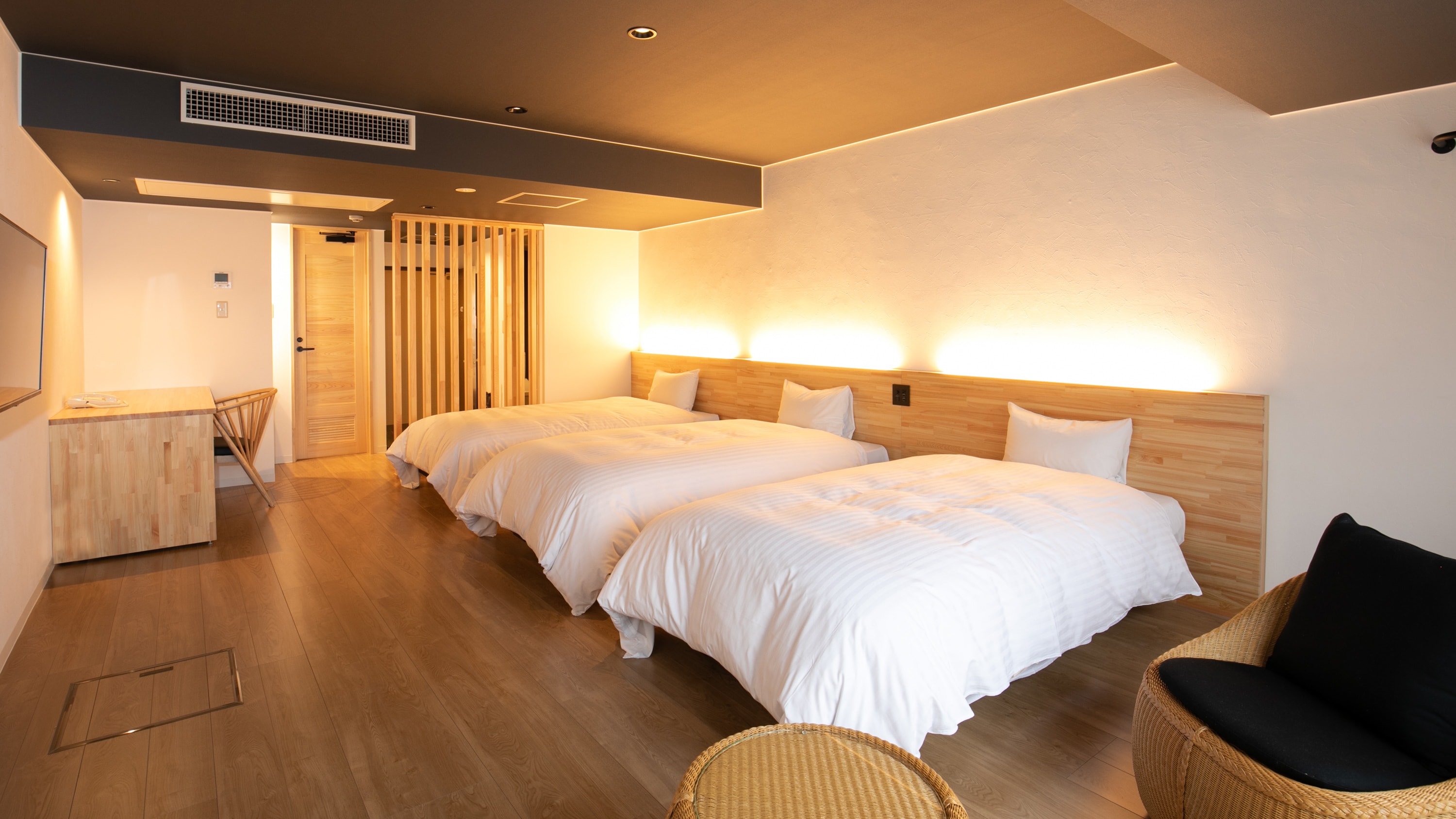 [Non-smoking triple room with flooring]