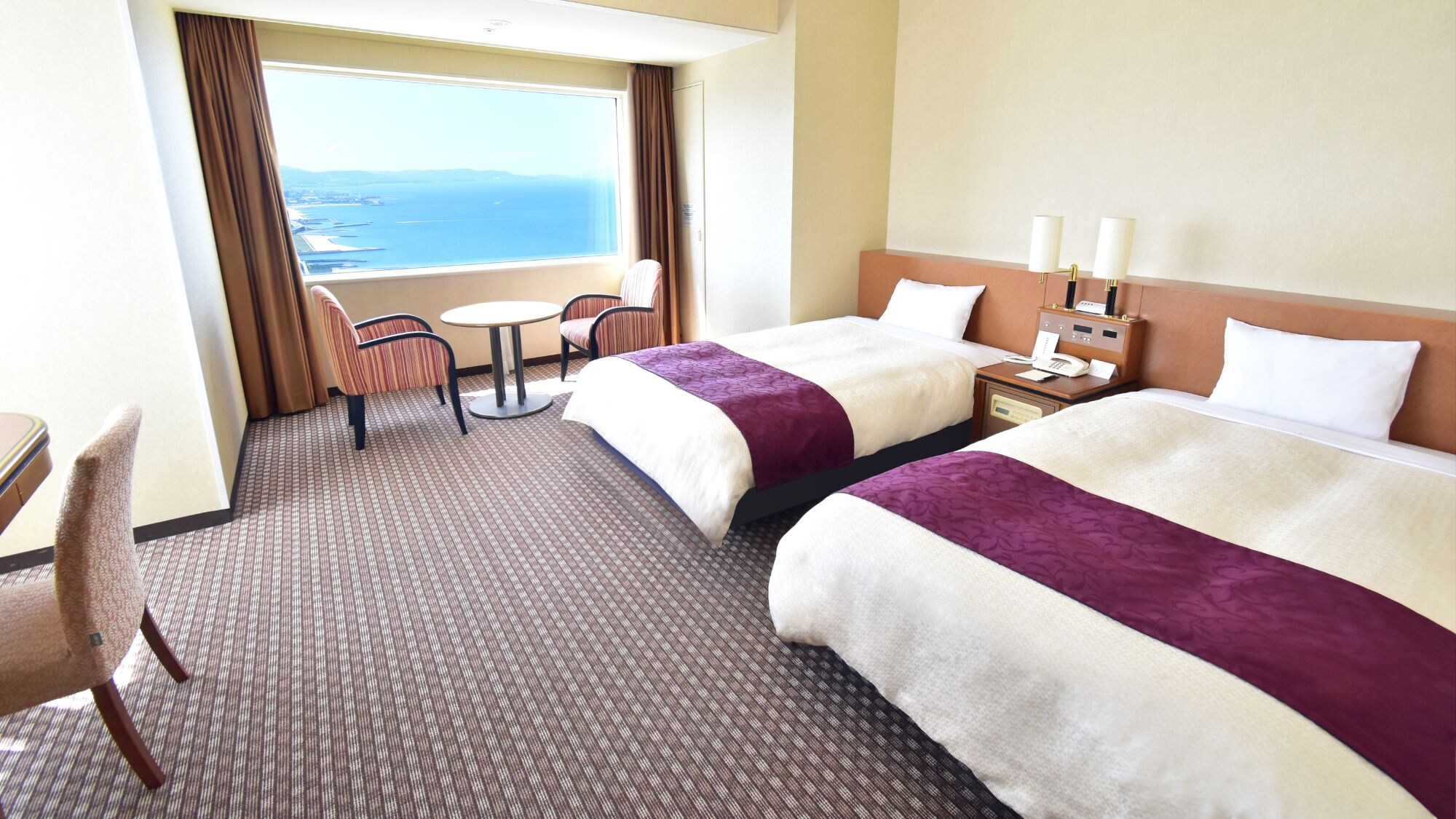 Superior Corner Twin