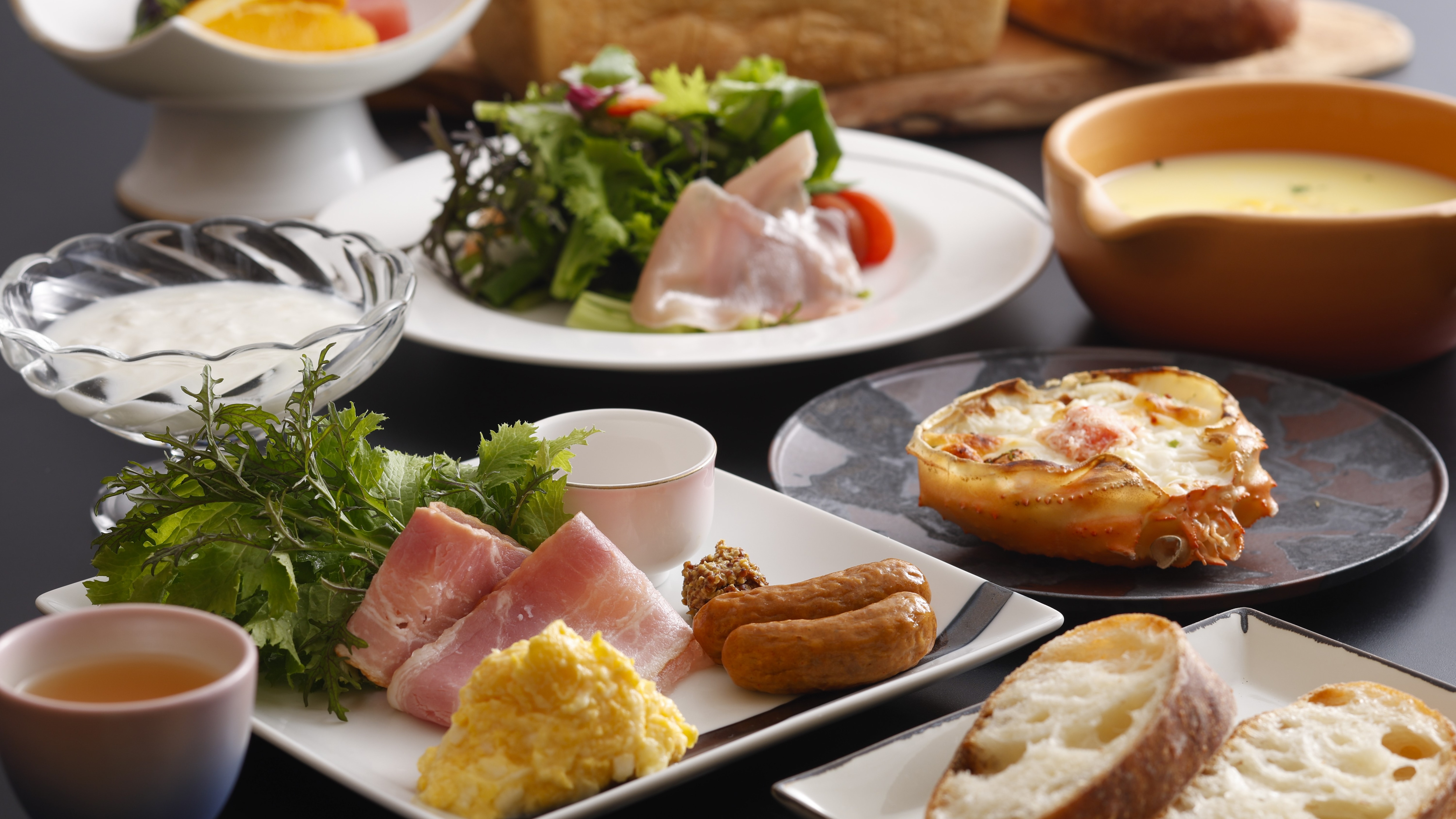 [Breakfast/Western food] Seaside Satake's Western breakfast centered around "mochi mochi bread" baked at Pango Tango (100 yen)