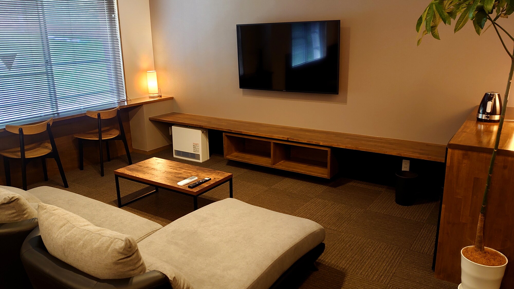 [Suite Room] Spacious space with Wi-Fi ♪