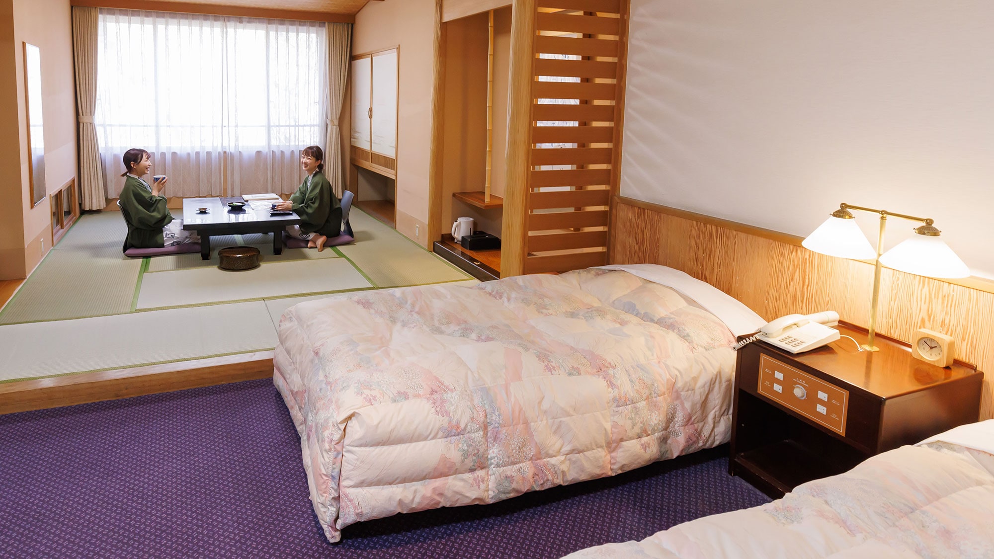 [Japanese-Western style room] A spacious Japanese-style room with twin beds