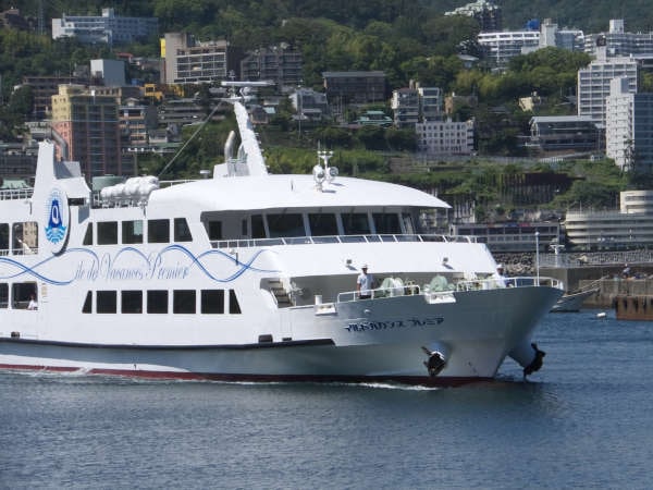 Gói này bao gồm vé phà đi Hatsushima♪Bức ảnh cho thấy thuyền tham quan "Ile de Vacances Premium."