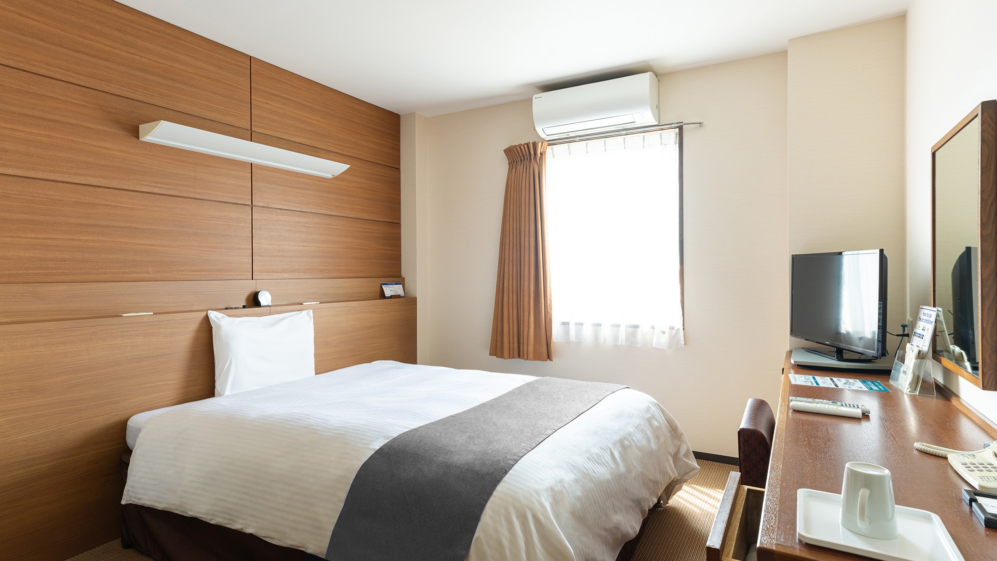 Single room: 21 square meters, equipped with a 150cm wide queen-size bed