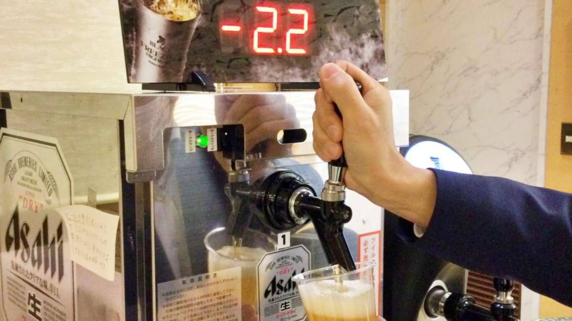 You can drink draft beer and highball for free during your stay. (15:00-21:00)