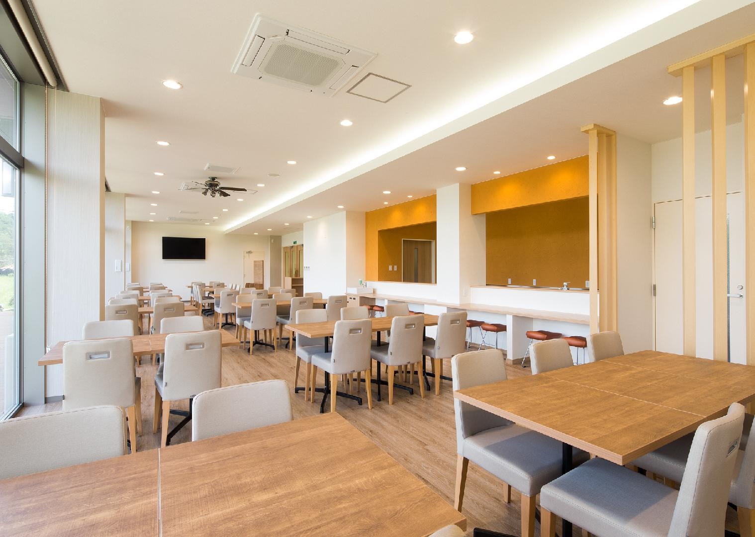 East side of the main dining hall