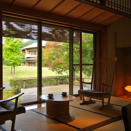 [Example of guest room with open-air bath]