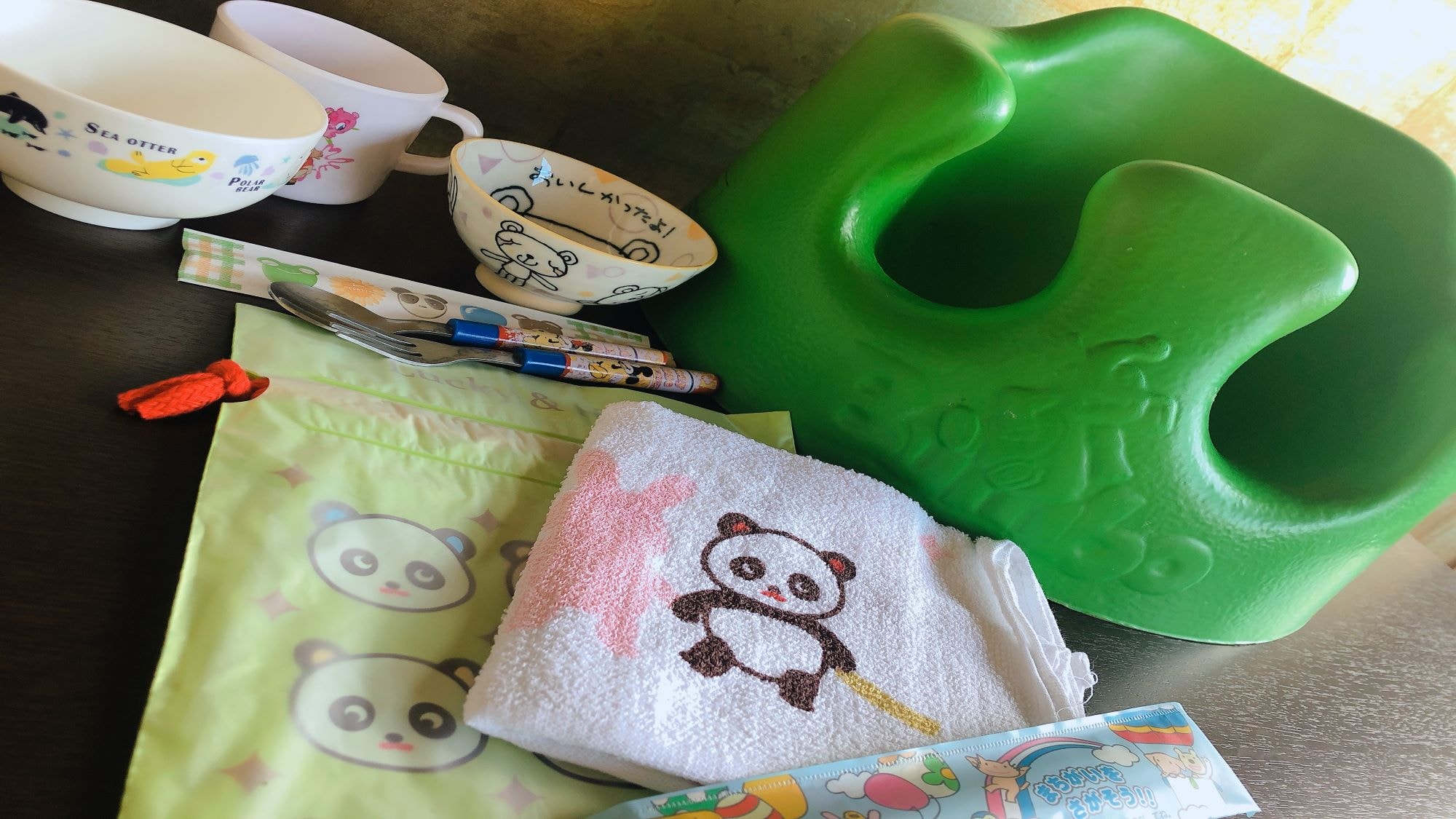 [Children] Baby books are also available for rent