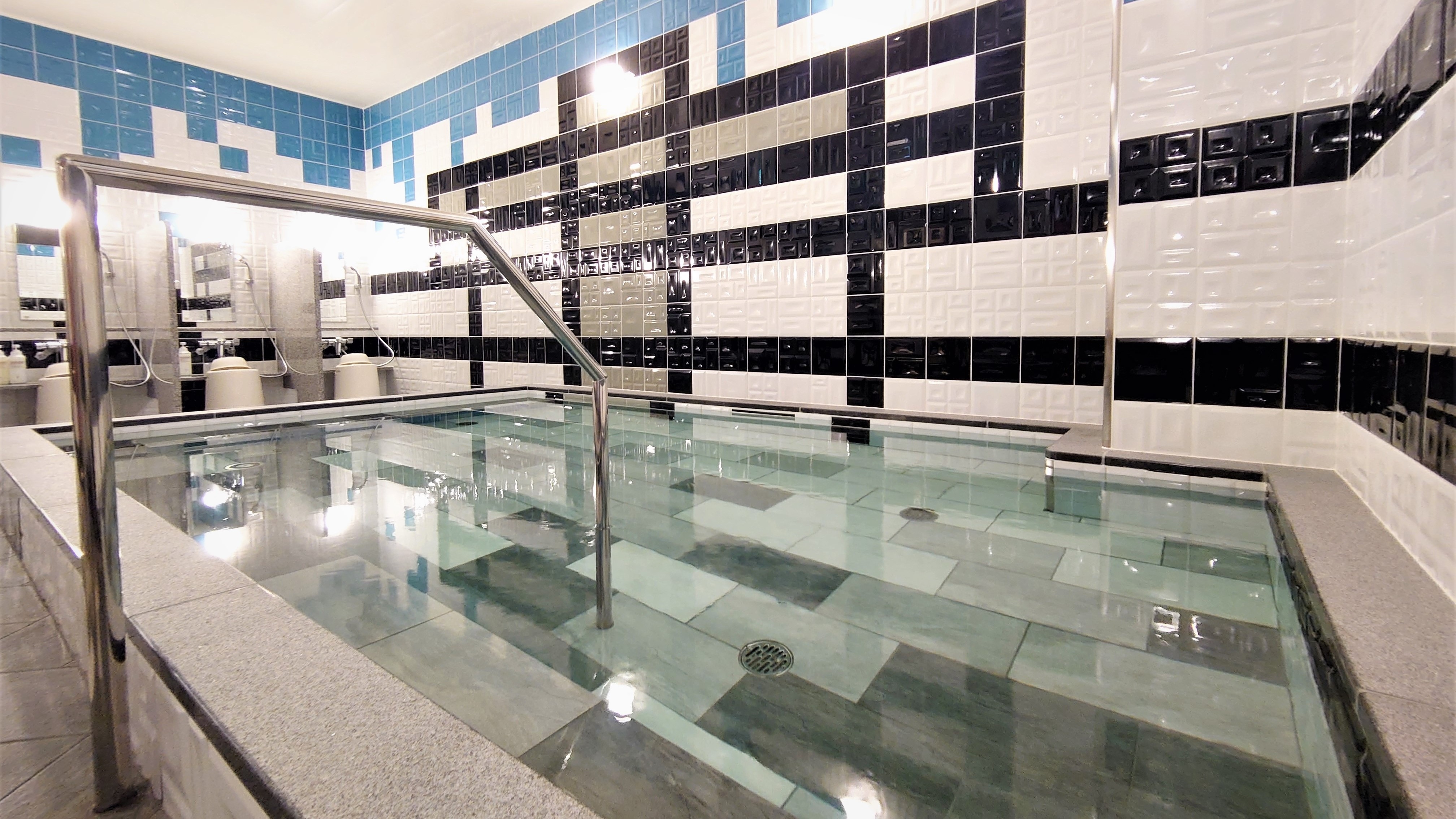 남성 대욕장 3:00p.m.－심야 1:00／6:00a.m.－10:00a.m.