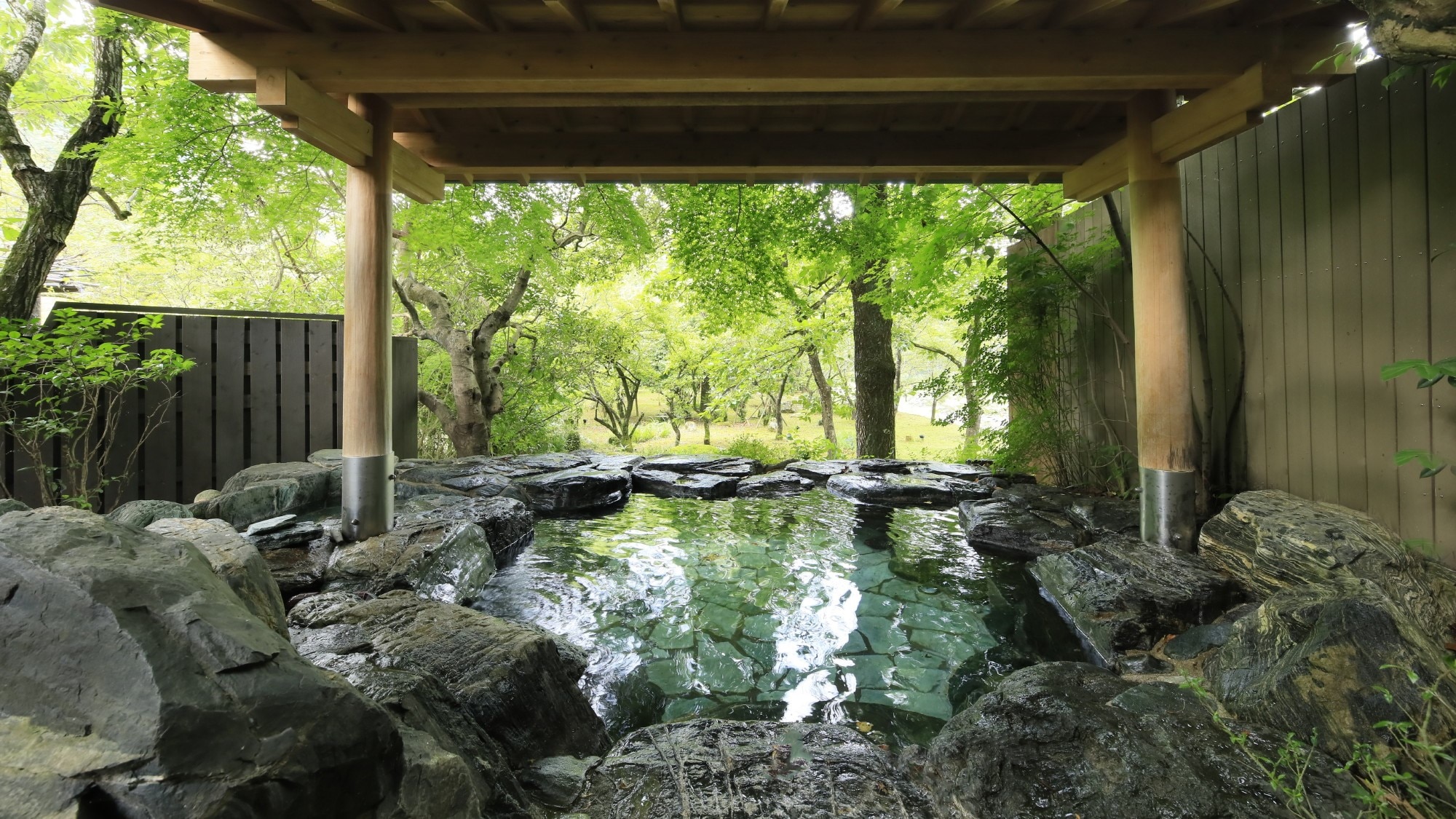 【露天風呂】日頃の疲れをゆっくりと癒してください