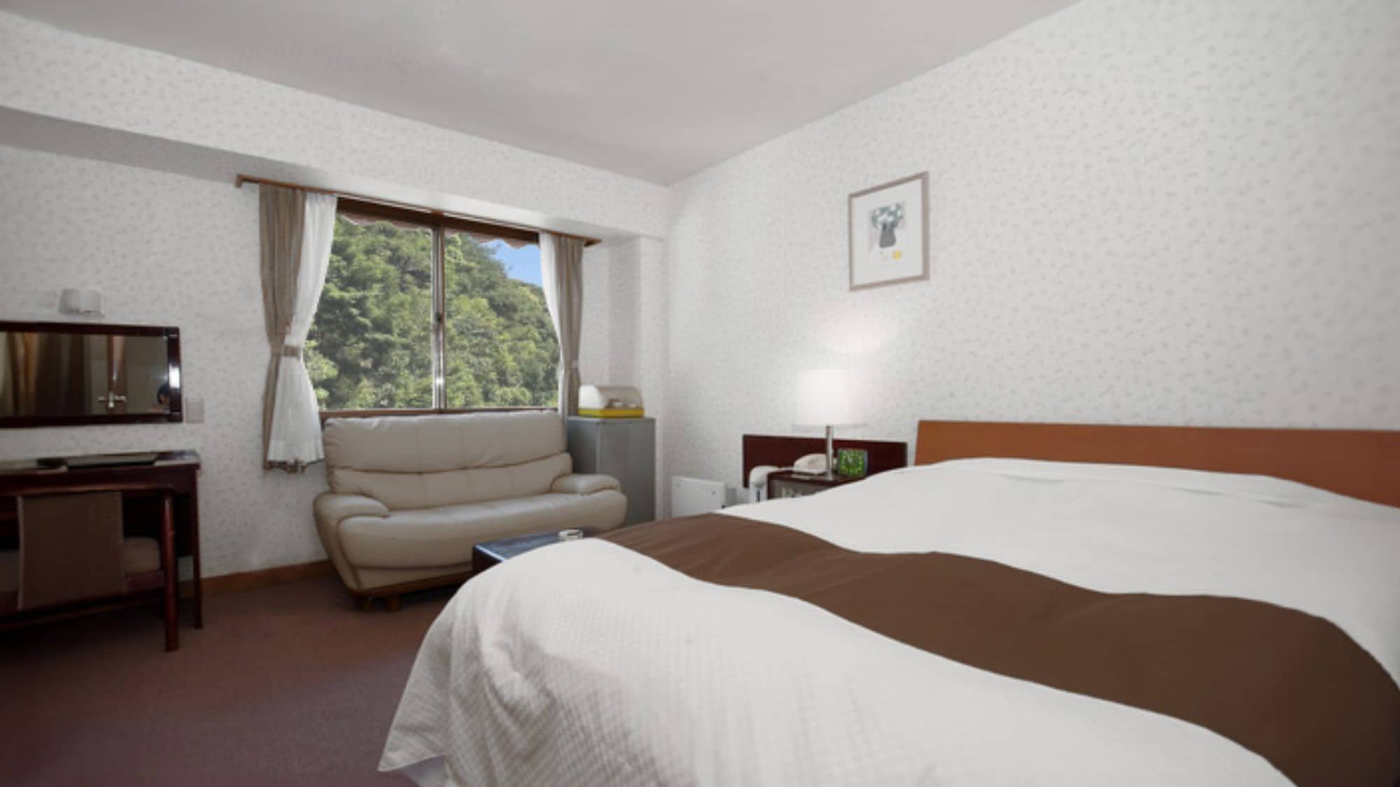 [Tòa nhà phía Đông] Phòng đôi theo phong cách phương Tây, 8 chiếu tatami (phía núi)