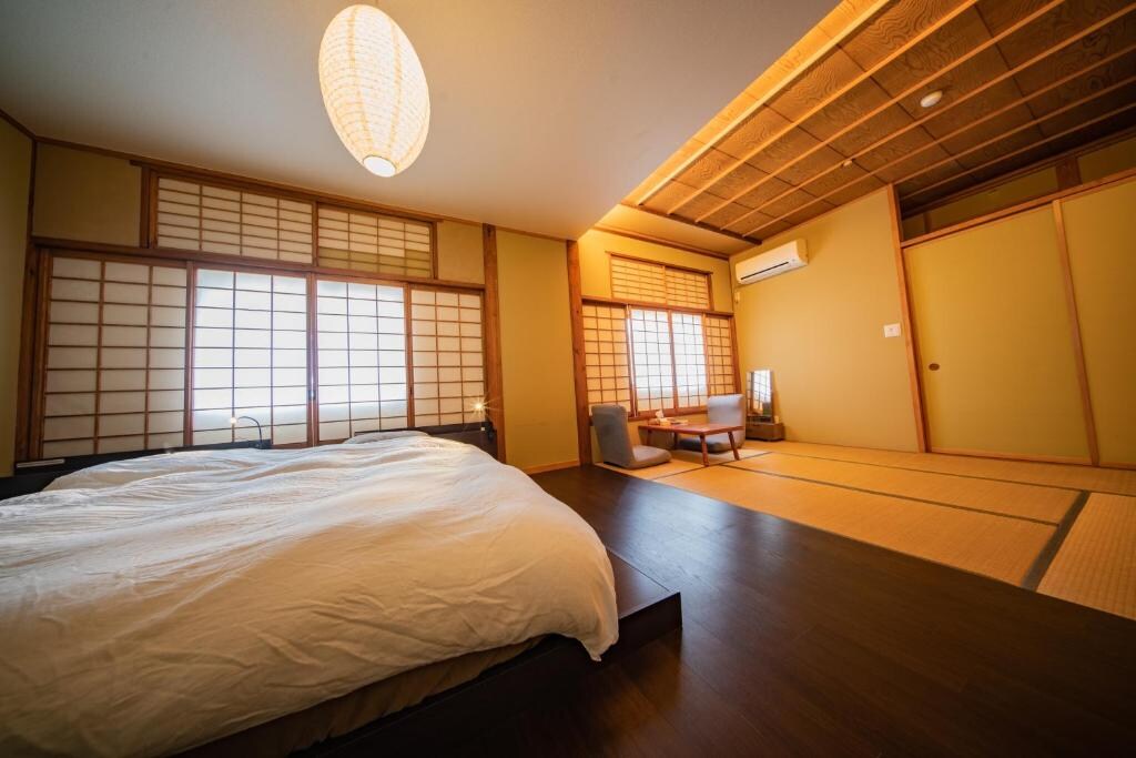 Deluxe Family Suite (Queen Bed)