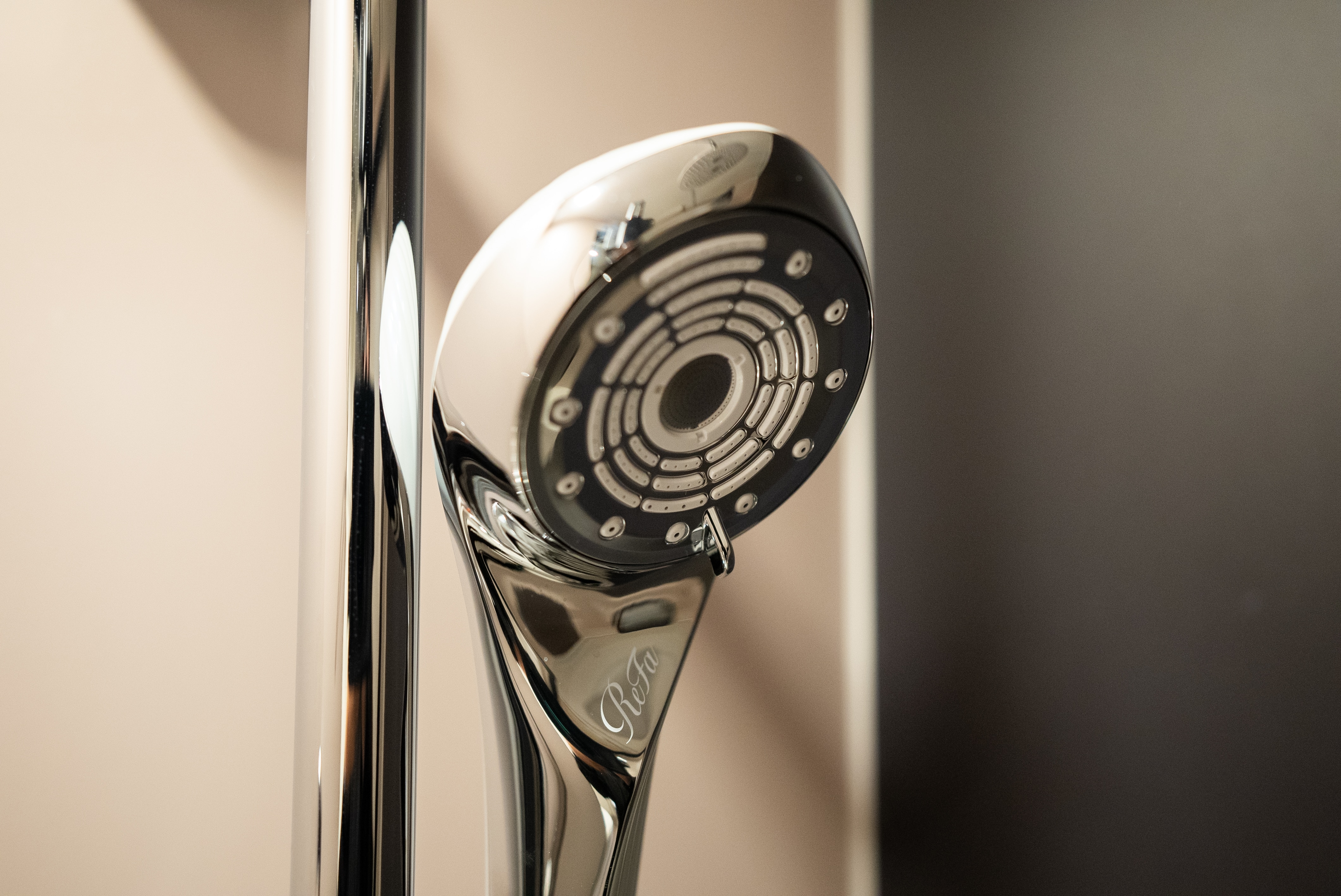 ReFa shower head