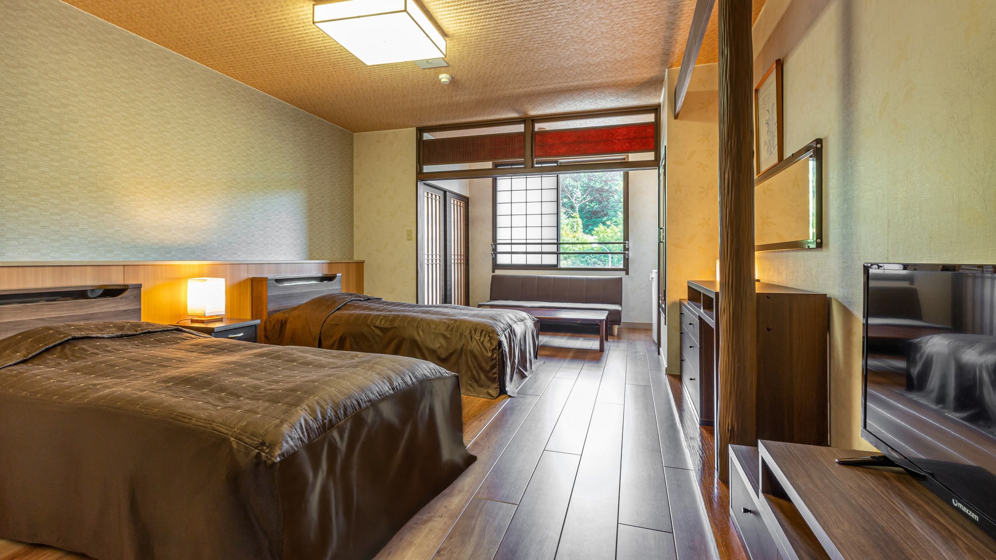 [East Building Twin] The 10 tatami Japanese-style room in the east building of our hotel has been renovated into a Western-style twin room. Western-style twin room with flooring