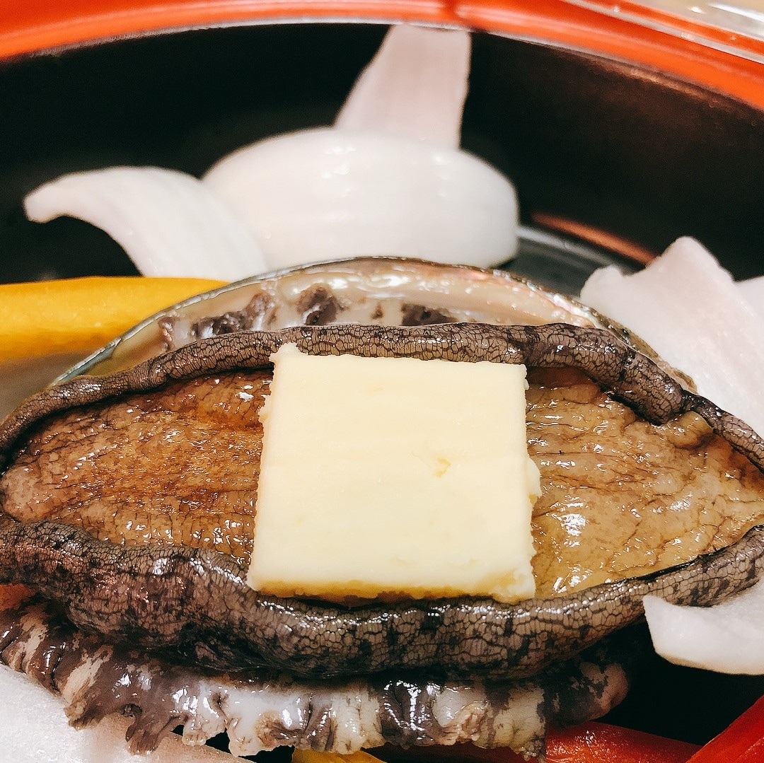 【晚餐】陶瓷盤烤鮑魚