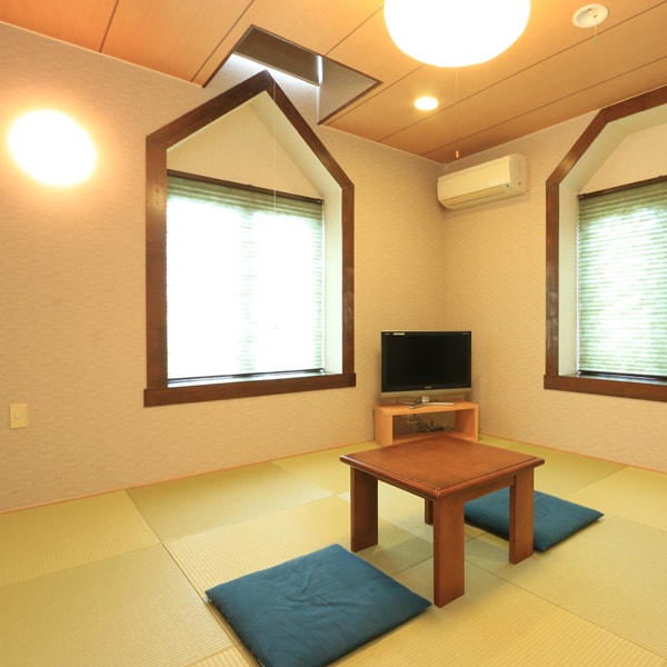 ★Phòng theo phong cách Nhật - Tây★ Phòng Nhật có giường đôi + 8 chiếu tatami♪ Thích hợp cho nhóm hoặc gia đình.