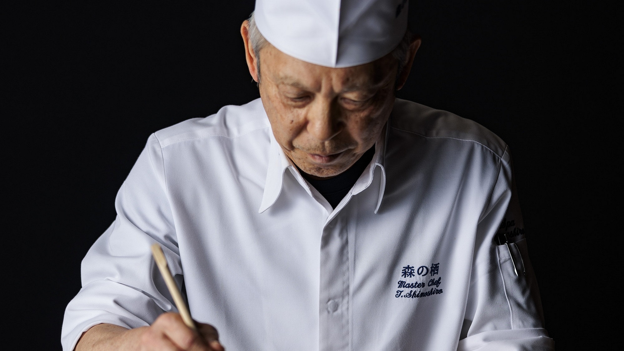 The chef will use the carefully selected ingredients of the day to prepare a banquet.