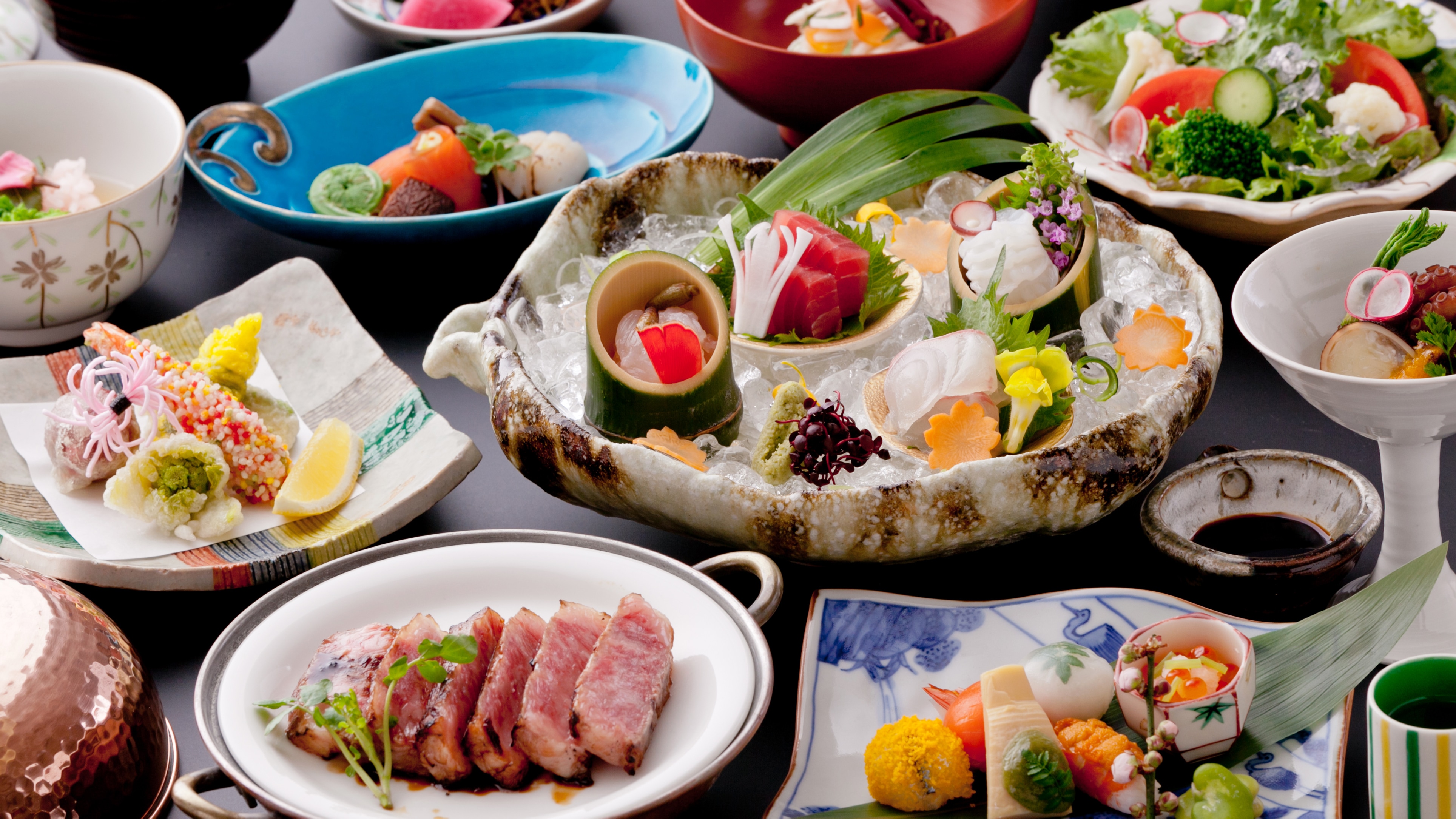 Kobe BEEF Ami-yaki Kaiseki Ini adalah makanan kaiseki paling populer di hotel. Hidangan utama adalah banyak daging sapi Kobe 120g!