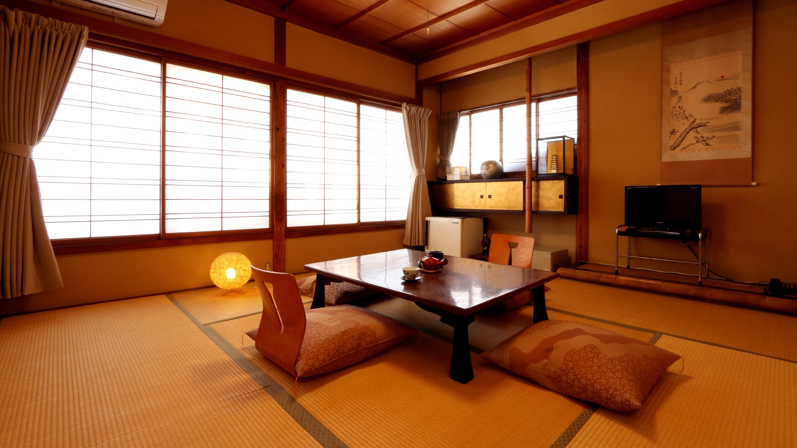 6-10 tatami mats - A Japanese-style room with a calm atmosphere