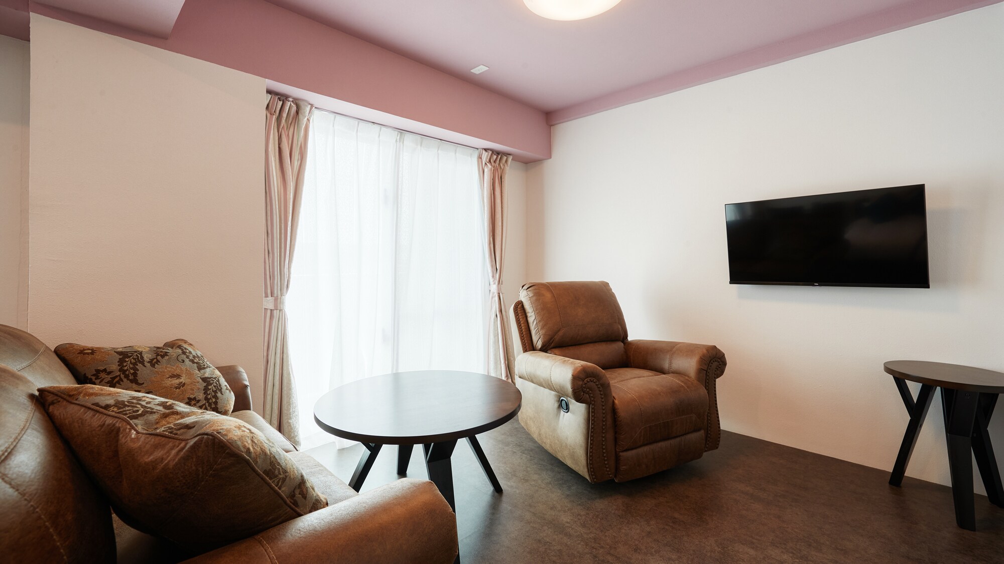 객실에는 TV도 완비. 영화 감상 등도 즐길 수 있습니다.