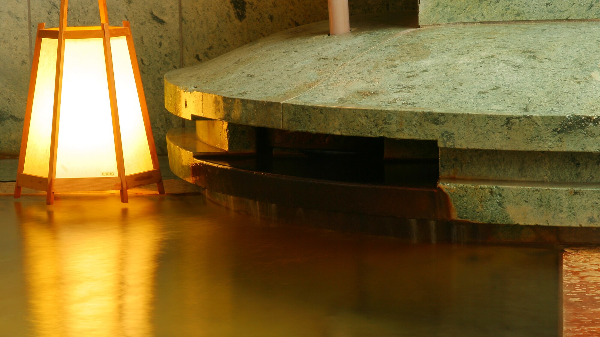 This is a sodium bicarbonate spring that flows directly from the source and has an irresistible smooth texture.