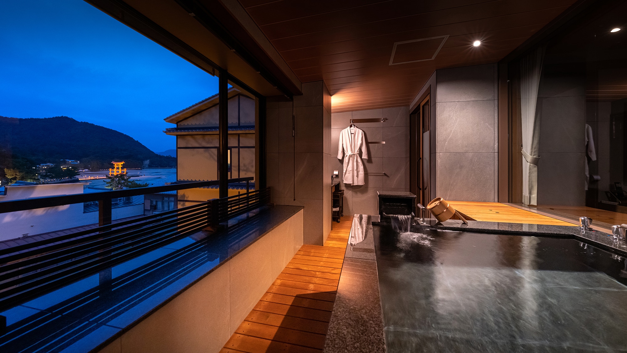 ■Renovated in 2023■Roku [Suite with semi-open-air hot spring bath]