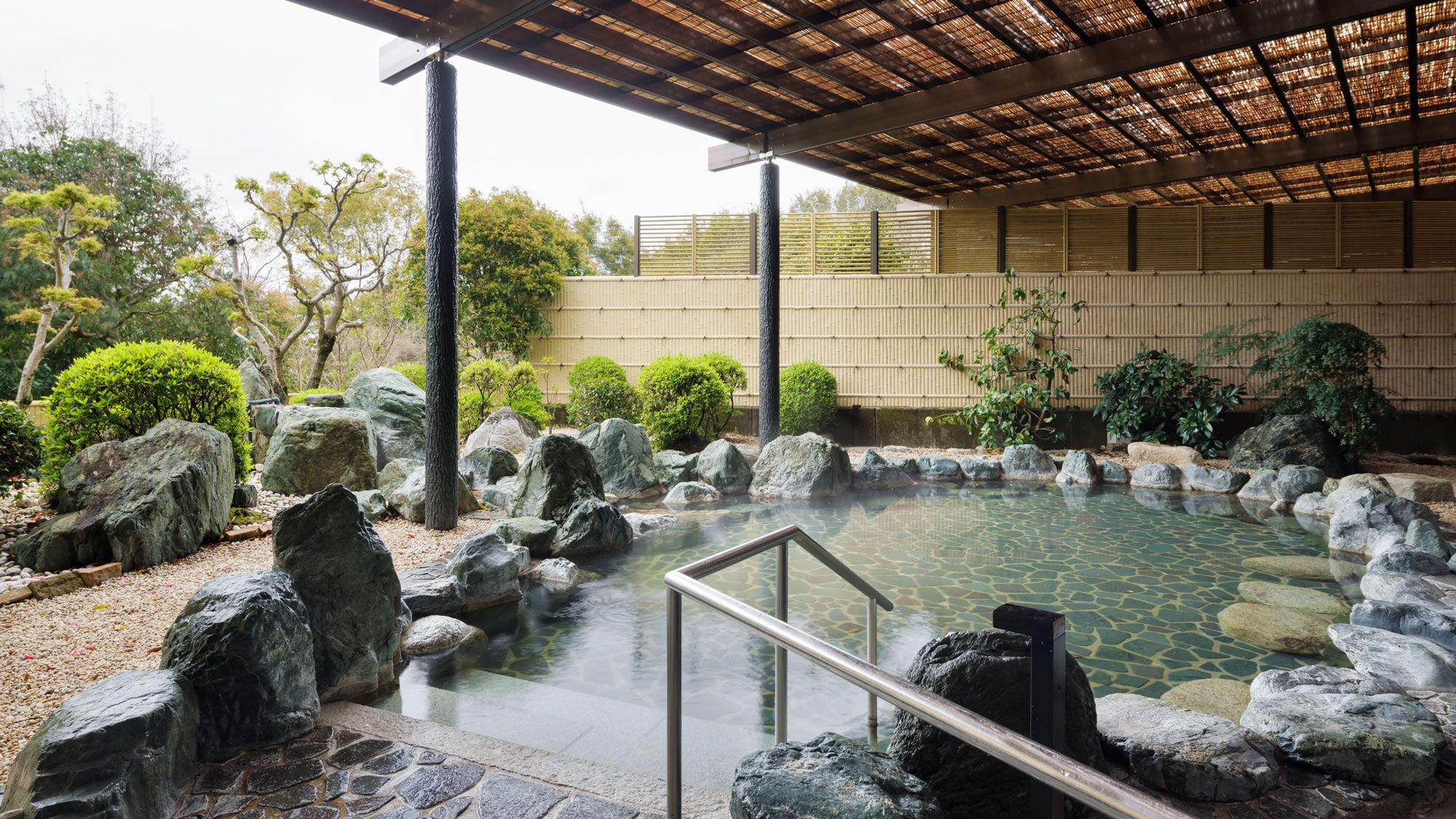 Open-air bath