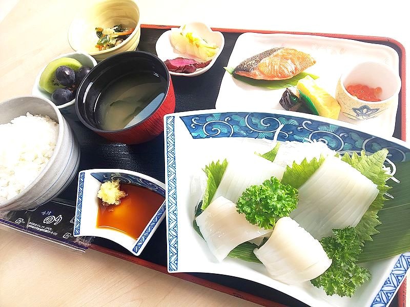 Breakfast: Squid sashimi set meal
