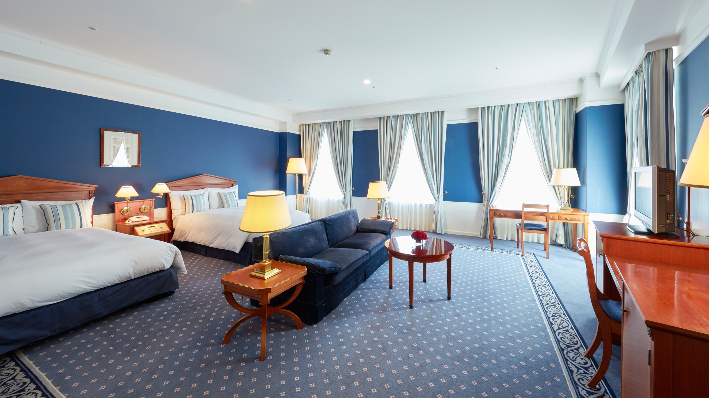 [客房範例] 豪華設計師轉角雙床房（2樓）