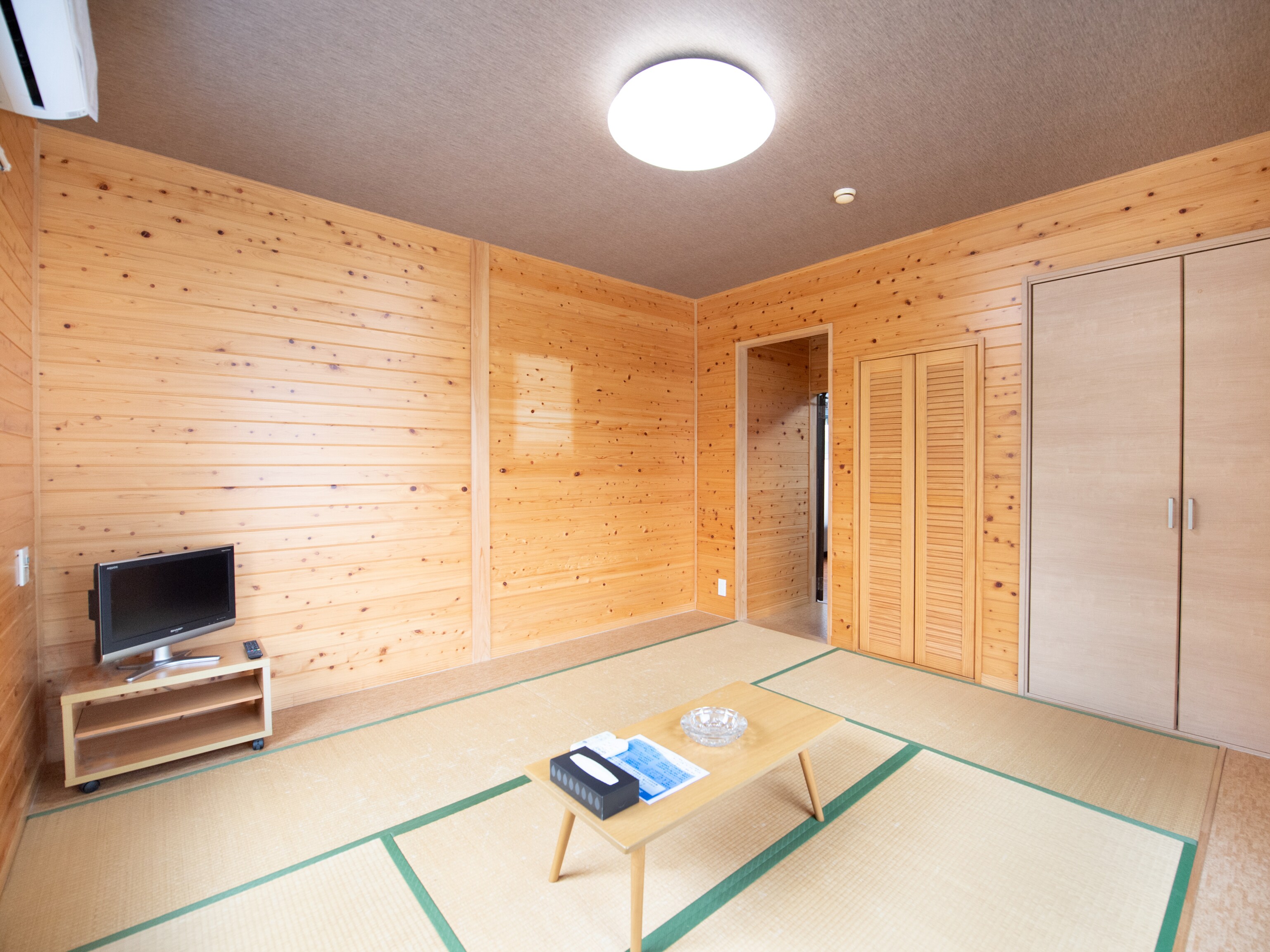 [Male only] [New/Smoking] Japanese-style room for 1-2 people (shared bathroom and toilet)