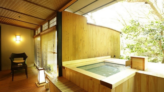 [Main building] Japanese-style room with bed and open-air bath (50㎡) Miyakodori