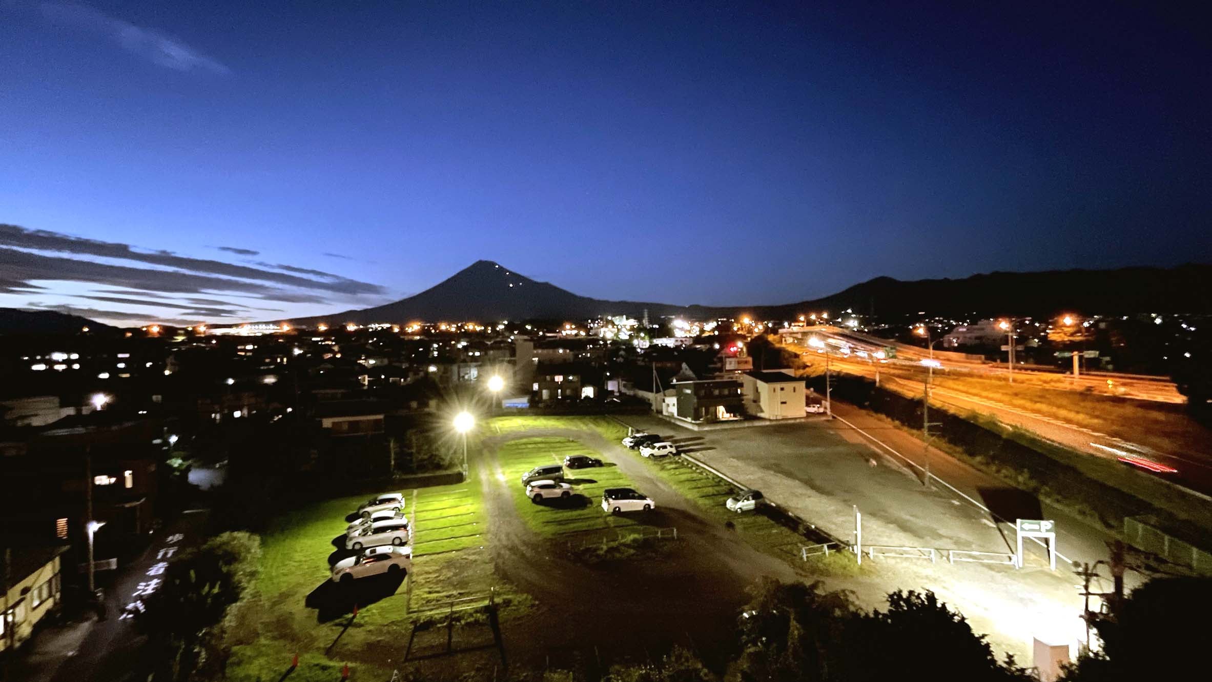 ■Large parking lot adjacent to the hotel