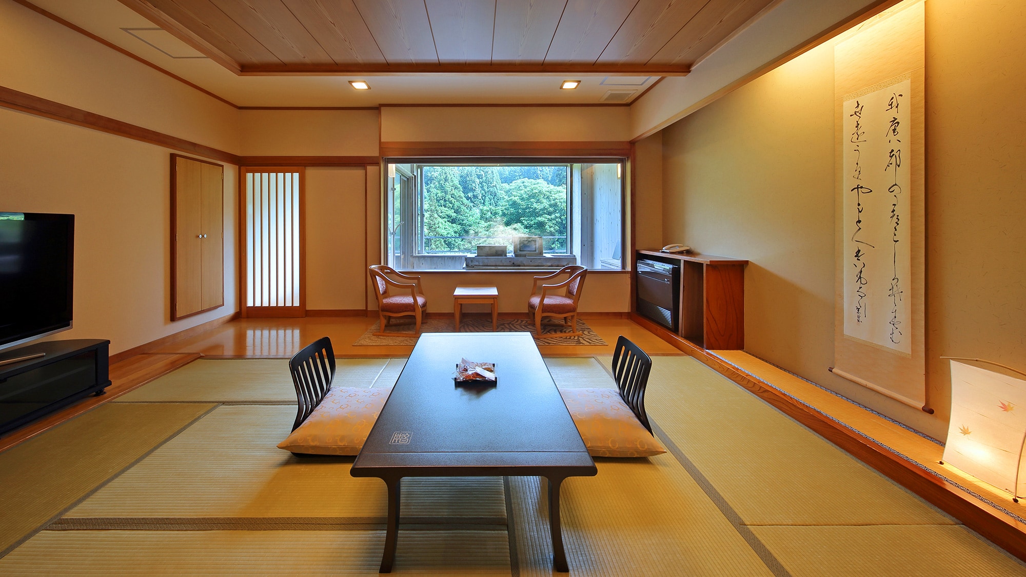[Japanese-style room with semi-open-air sleeping bath]