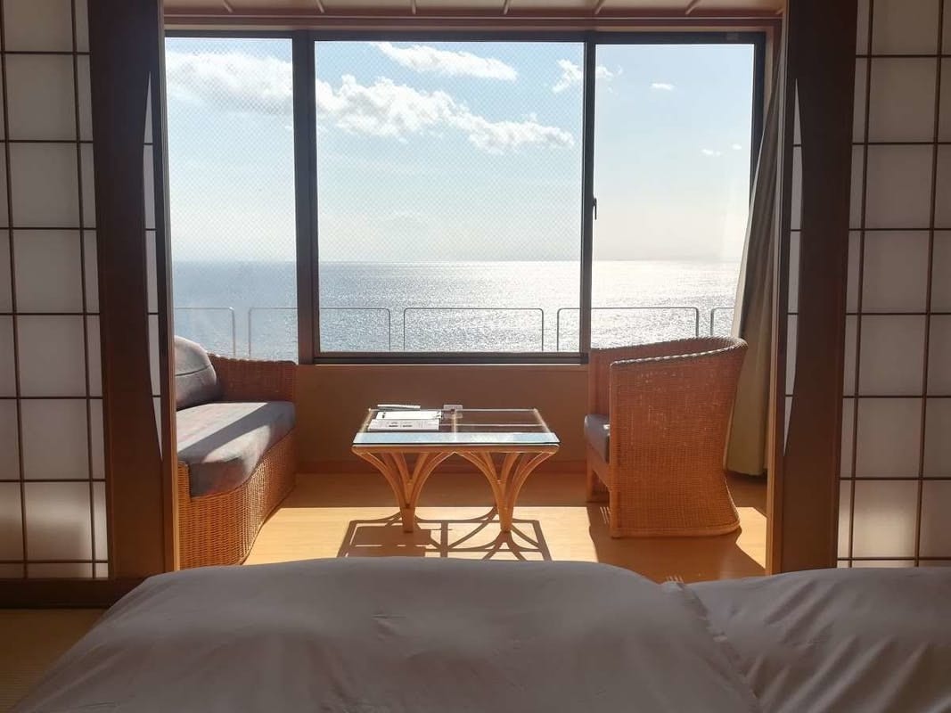 [New building] Japanese-style room 2 ken 10 + 6 tatami mats Ocean view