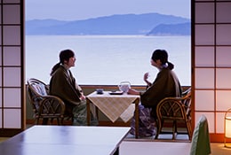 海を眺める和室（朝フェス）