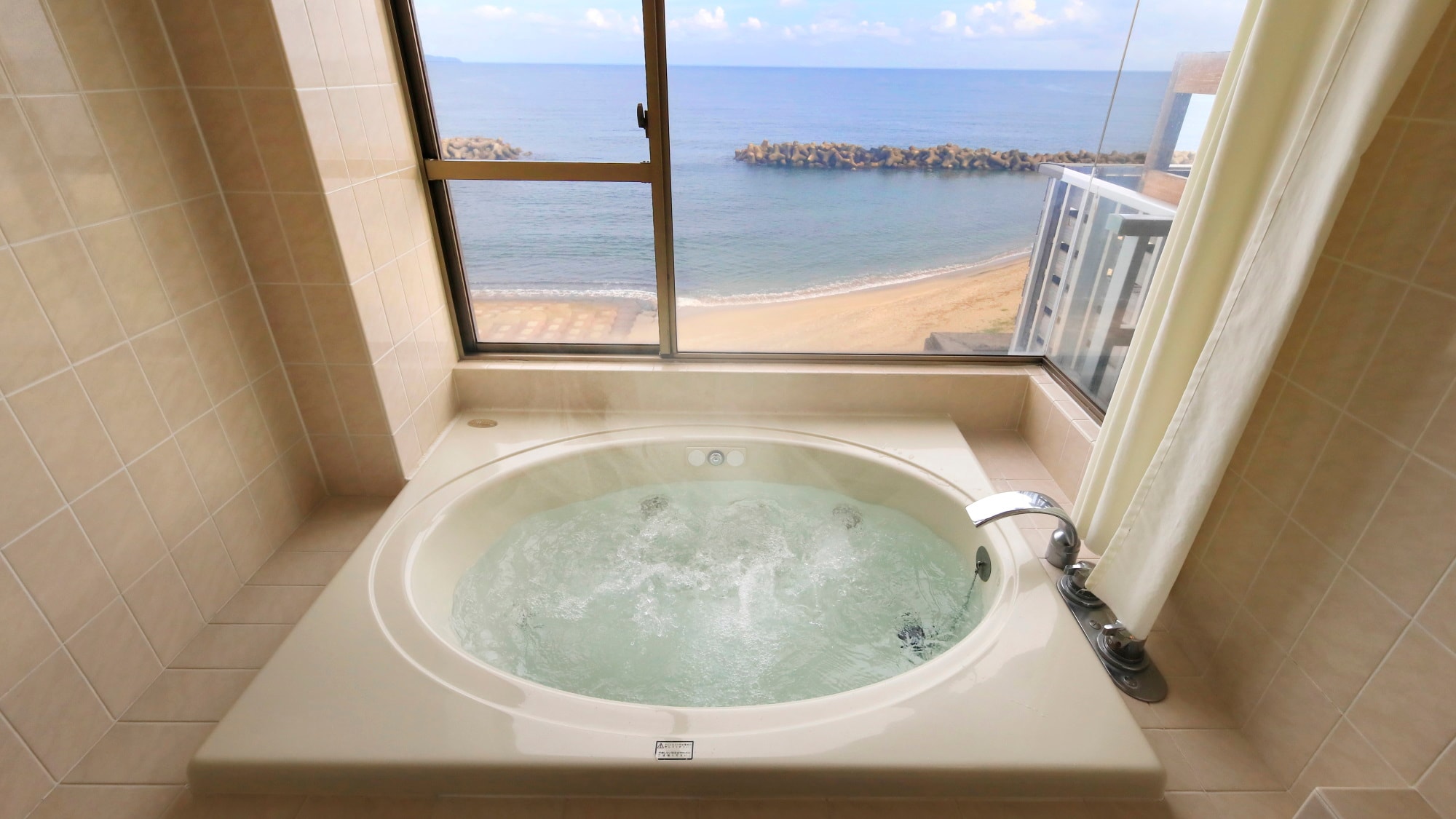 【露天浴池＆全景按摩浴缸】日式房間 8張榻榻米（範例）