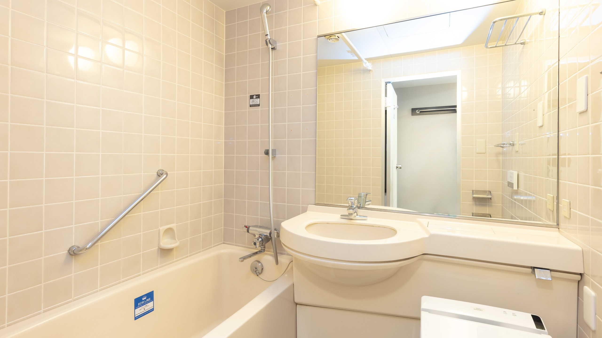 Guest room unit bath
