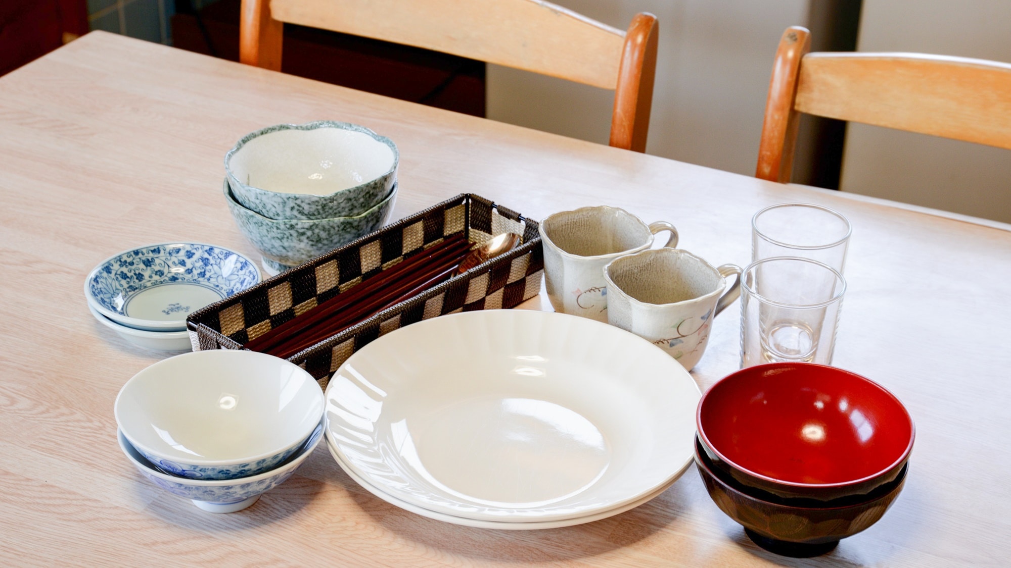 * [Room tableware]