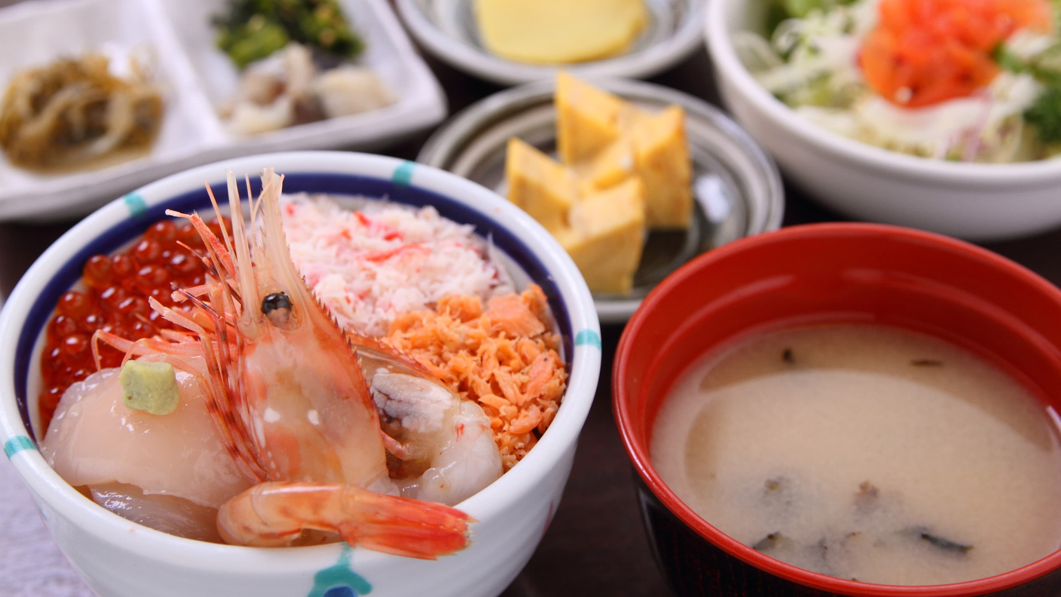 ตลาดเช้า อาหารเช้า ร้านในเครือ Kikuyo Shokudo ชุดอาหารทะเลชาม