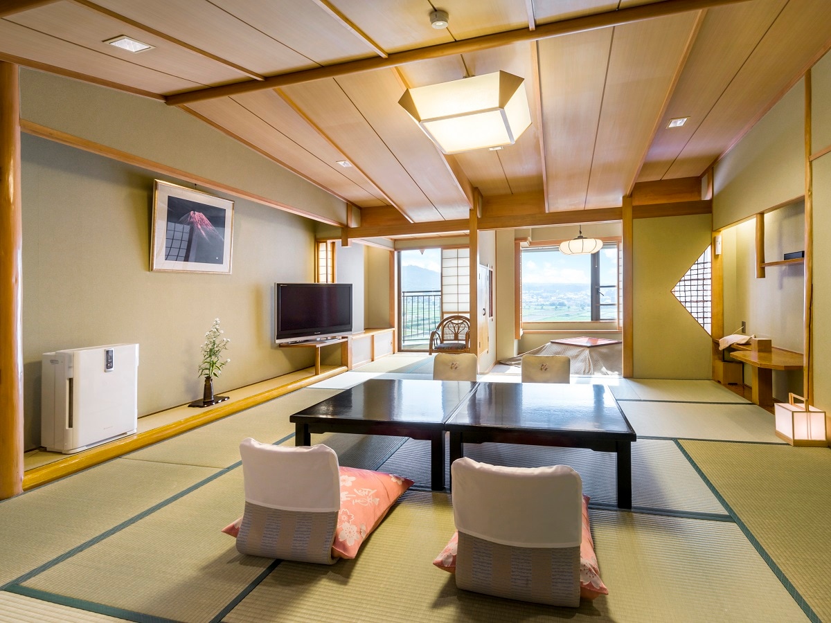 Seiryutei Building No. 4 (Seseragi Teyongokan) / 12.5 tatami mats + 6 tatami mats + 2 tatami mats <Mt. Fuji view>