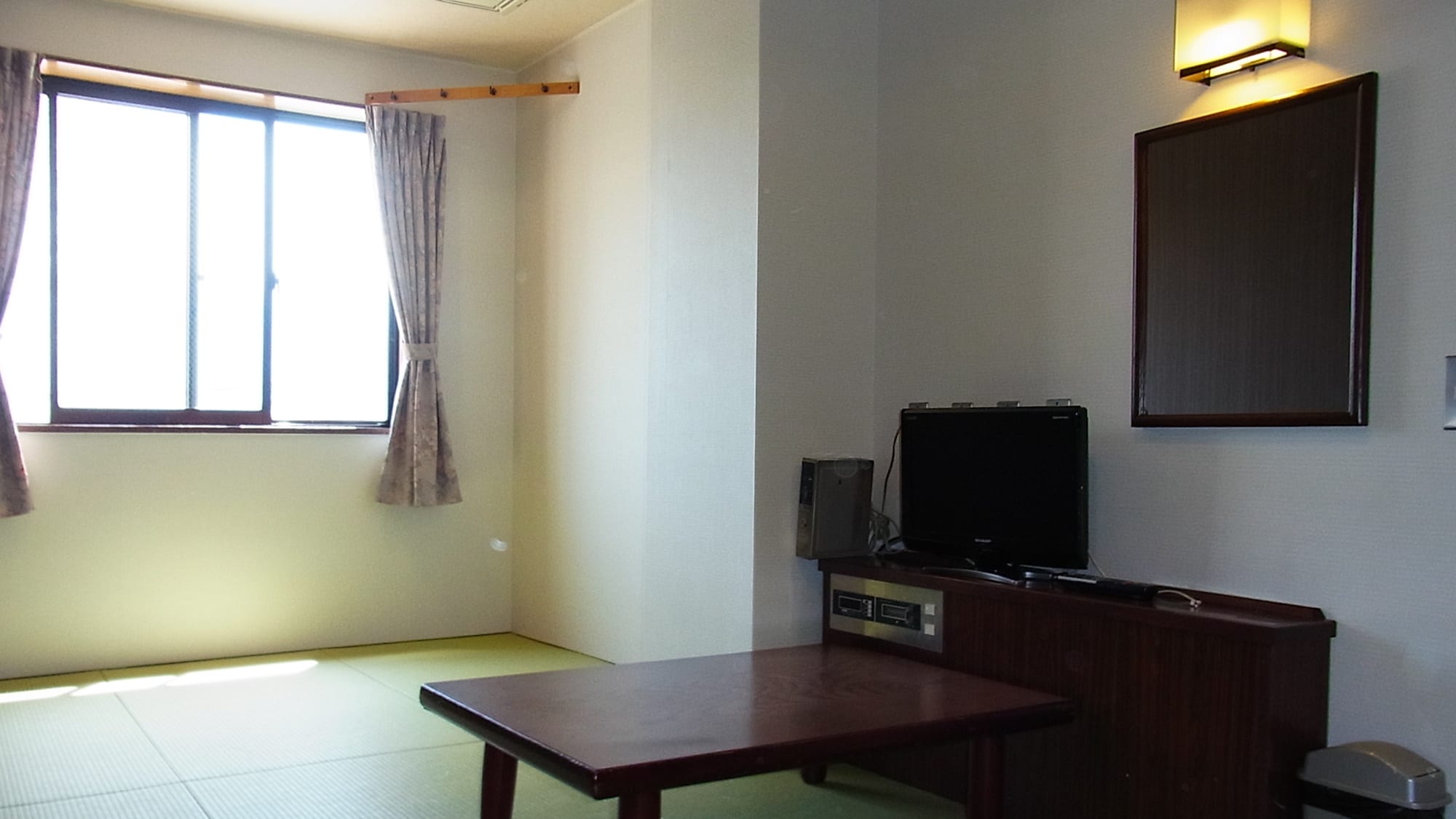 *[Example of a 9 tatami Japanese-style room] Up to 4 people can stay. Perfect for groups and families.