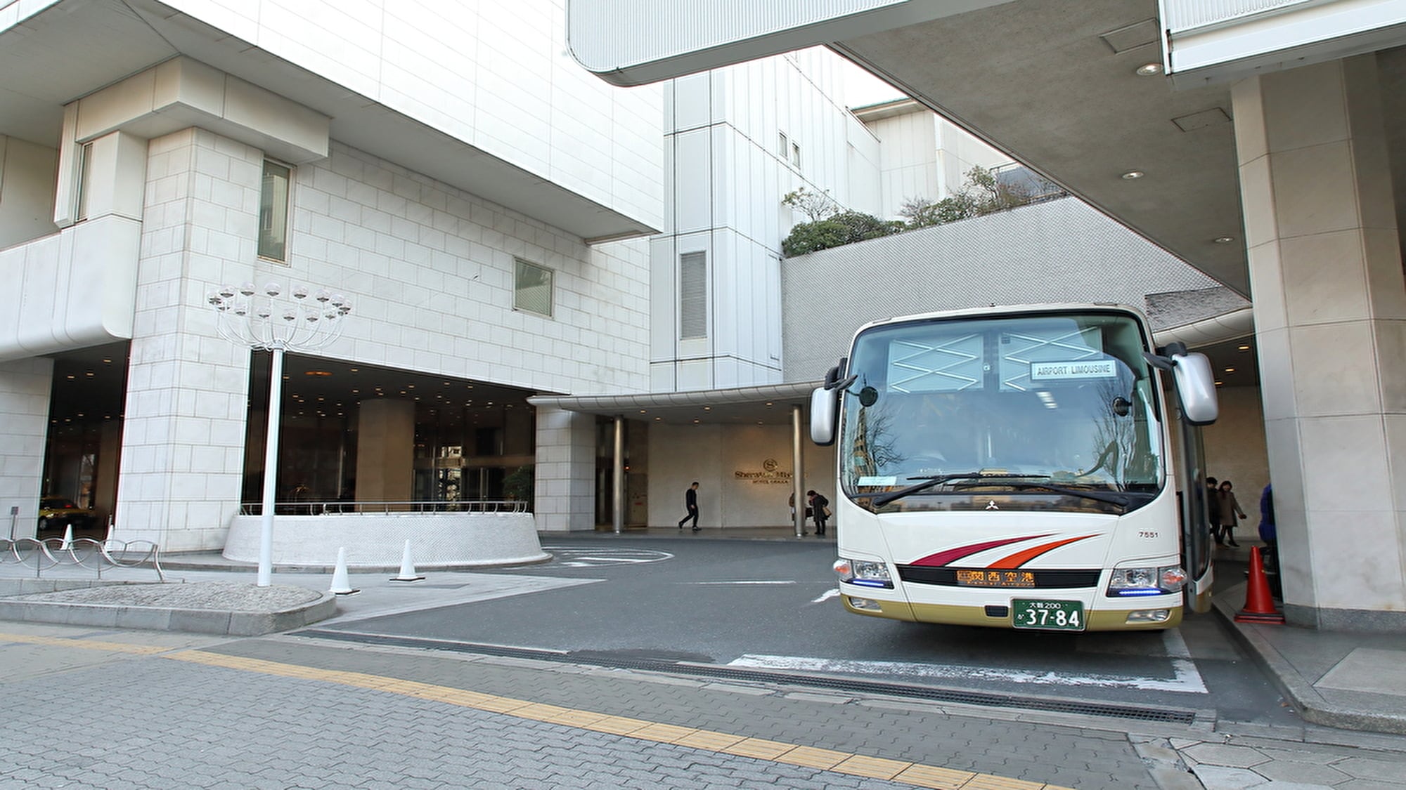 Limousine bus stop