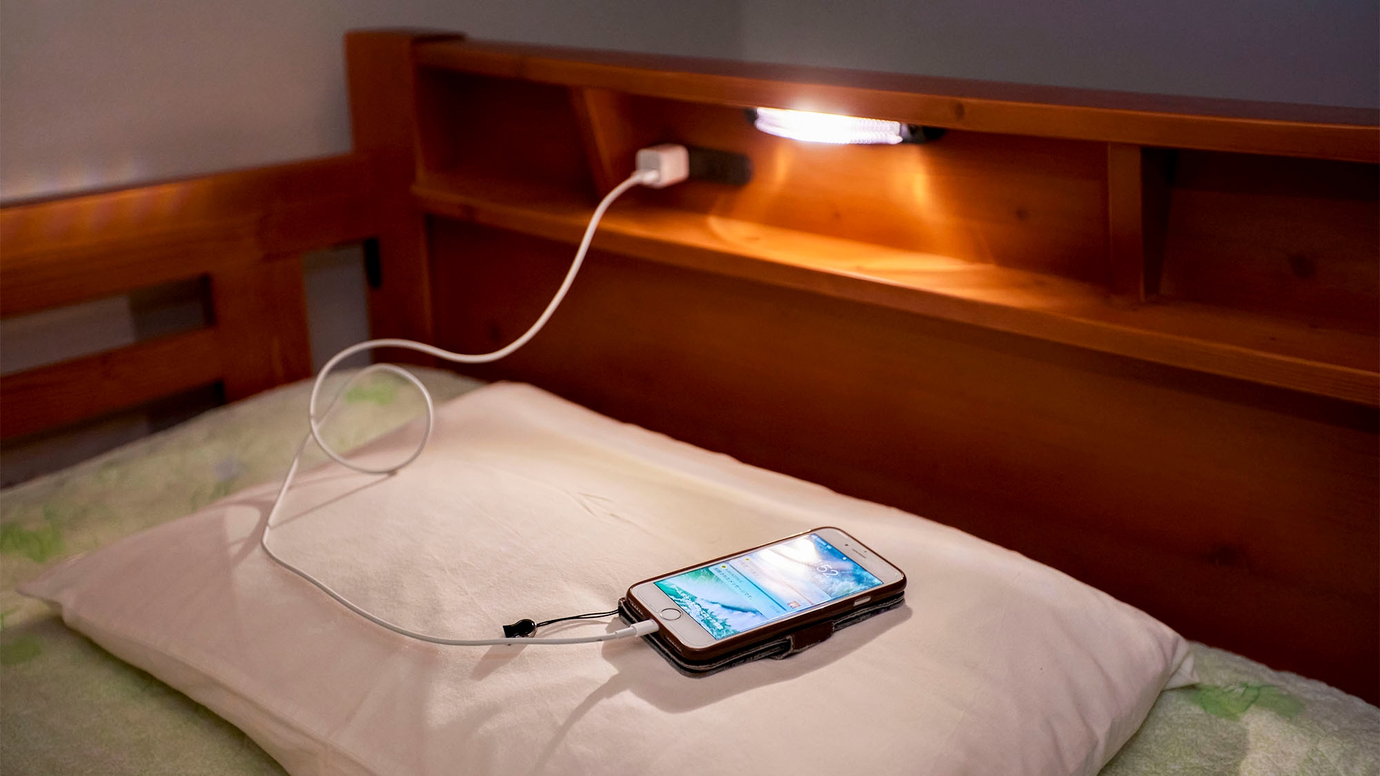 ・ [Example of guest room] Bedside of bunk bed. With a convenient outlet