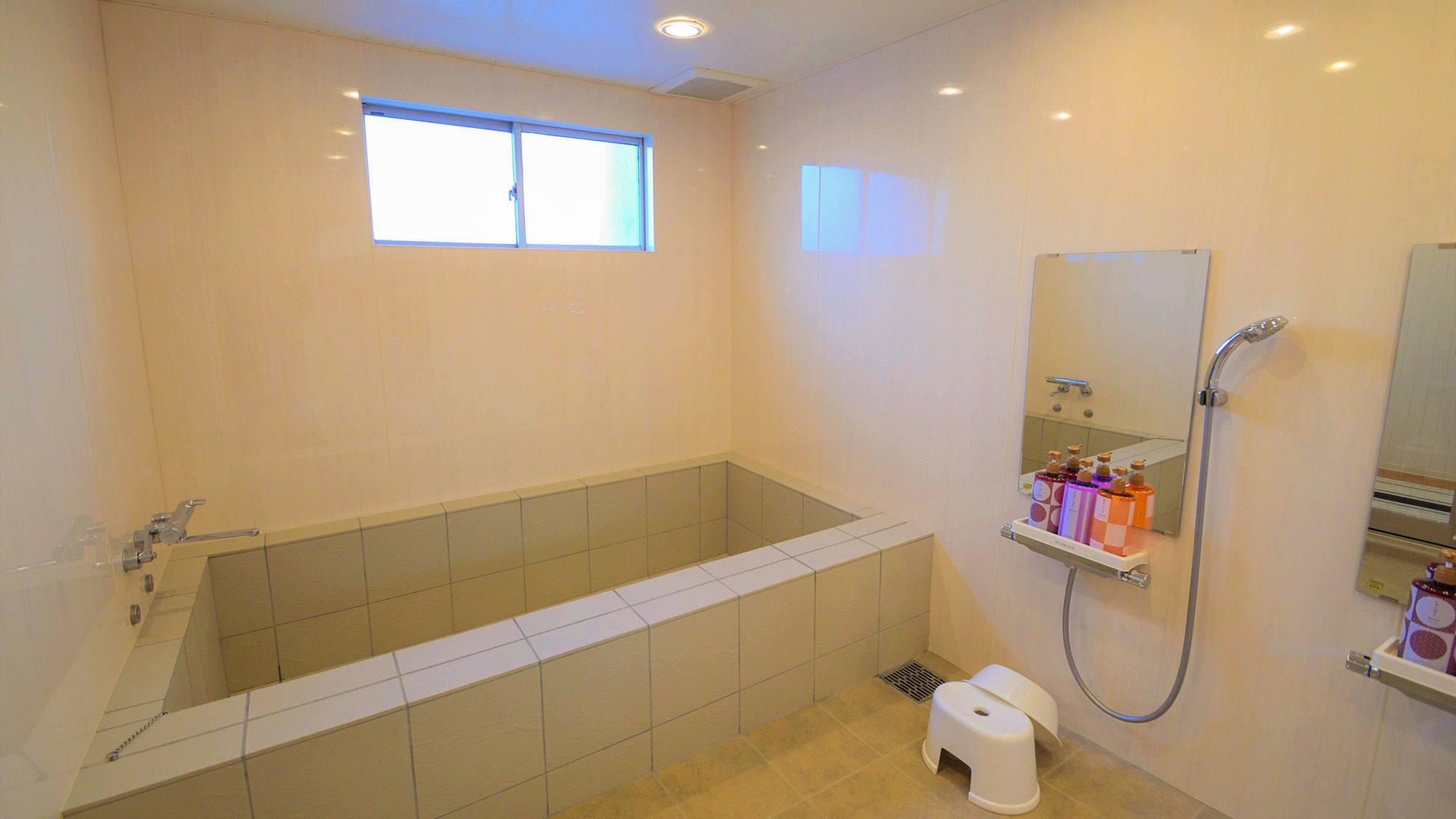 ・Women's only bathroom/Please relax in the hot water.