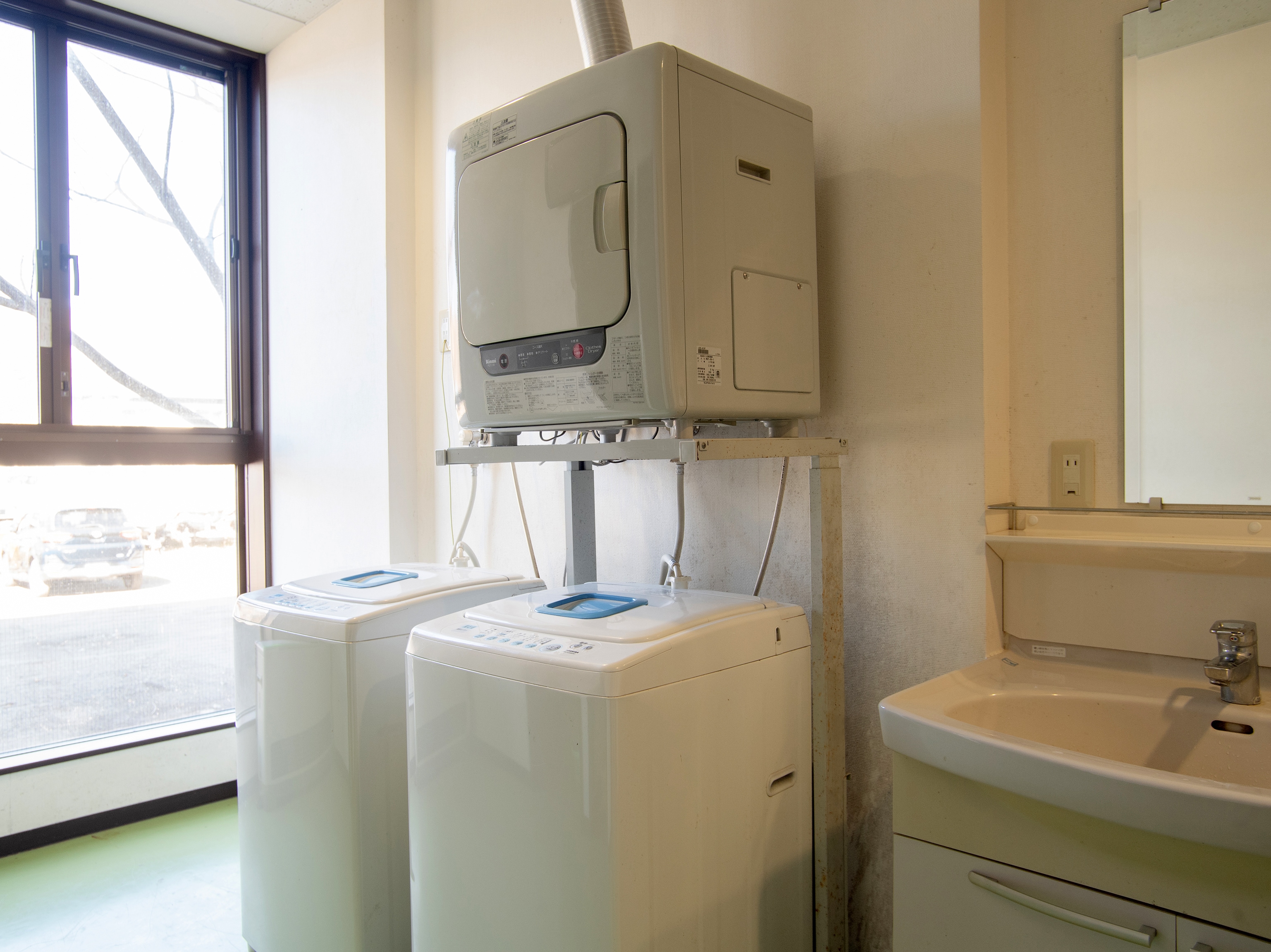 <Common area> Washing machines and dryers for men and women