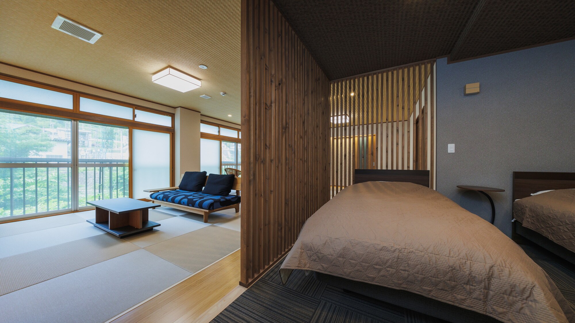 [Renovated guest rooms where you can stay with pets] Equipped with a spacious 20 tatami Japanese-style room and an 8.3 tatami bedroom.