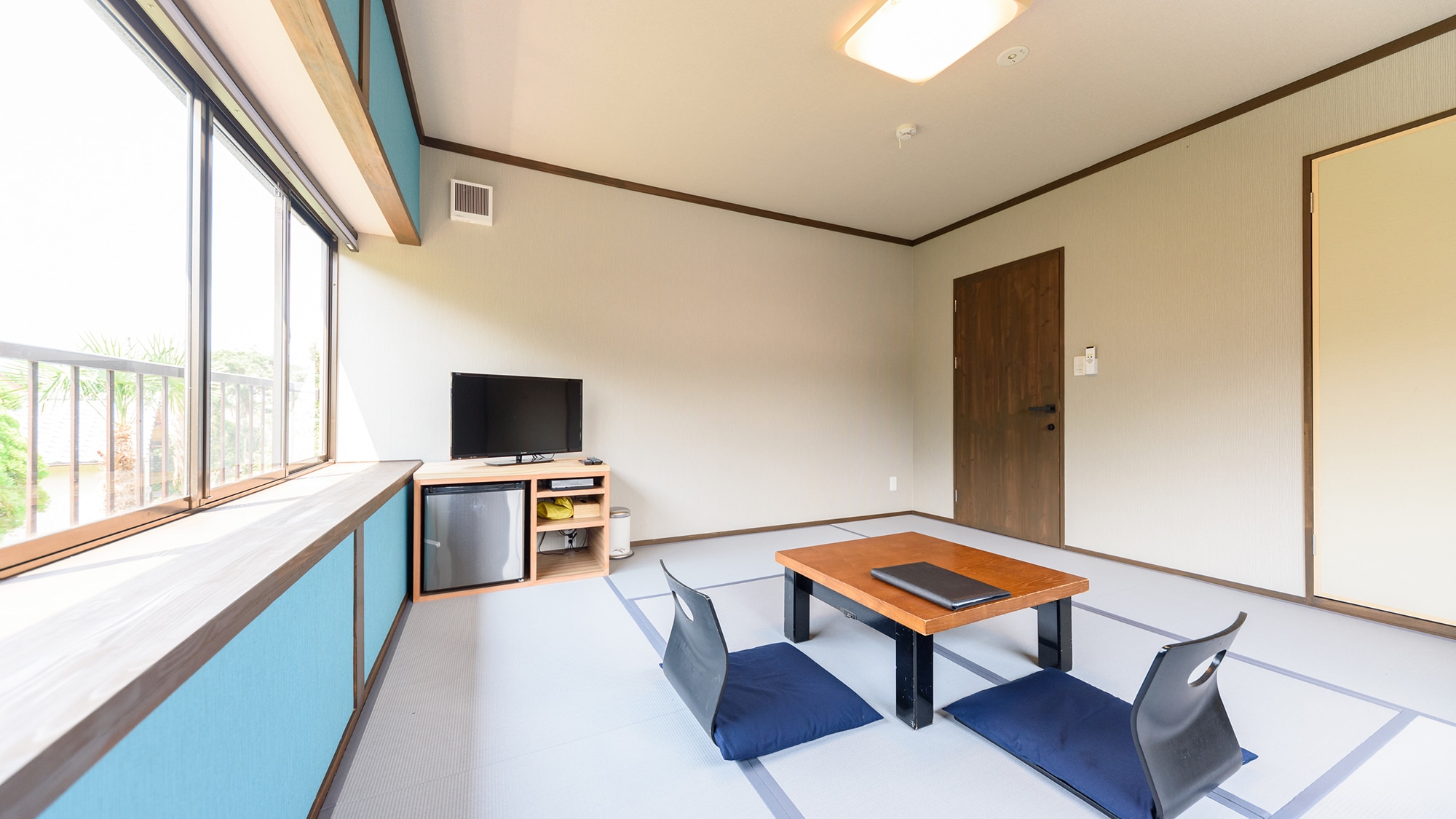 Annex 2nd floor: Japanese-style room 8 tatami mats, shared toilet [water hanada]