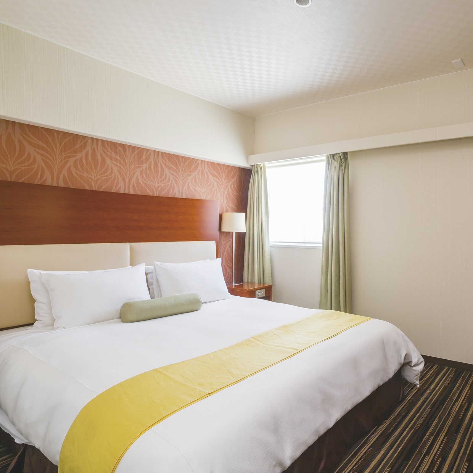 Moderate room ◆ Bed width 1600mm ◆ Simmons mattress