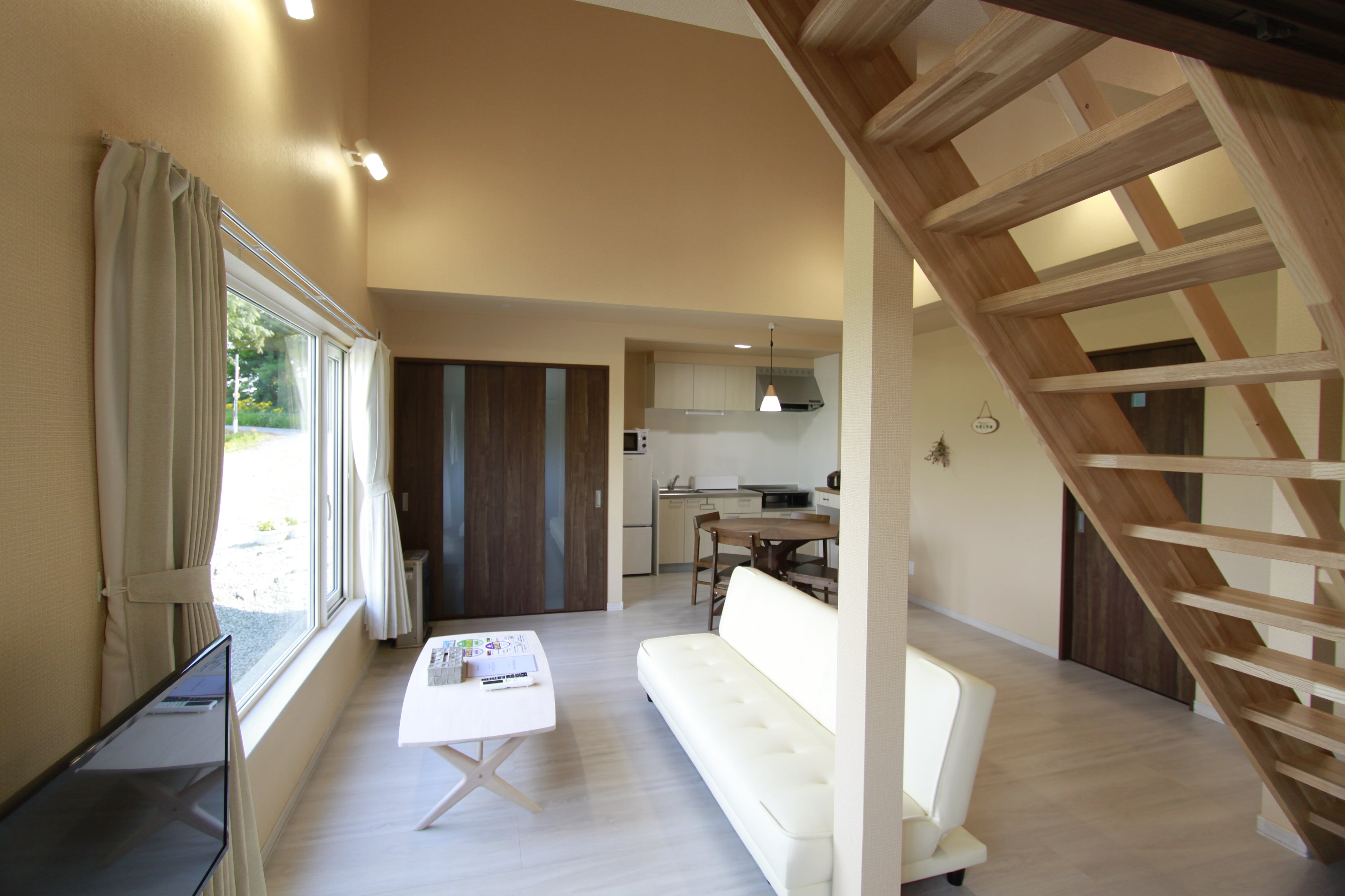 Living room side 1