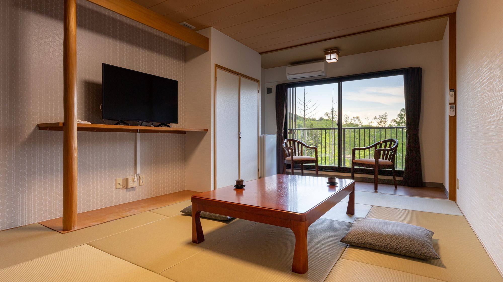 【日式房間10張榻榻米】*為了保持私人空間，提前鋪好蒲團。