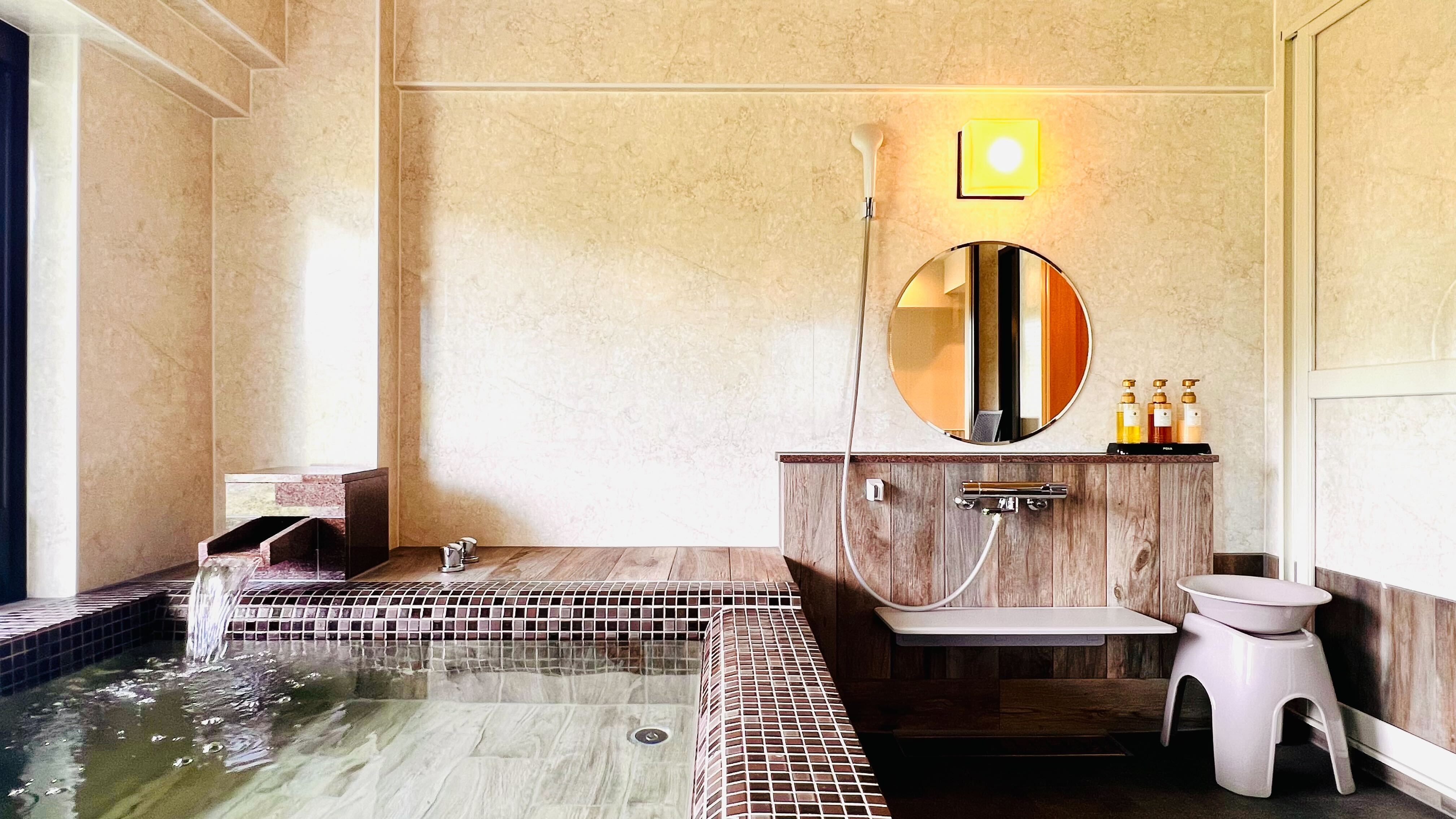 Semi-open-air bath
